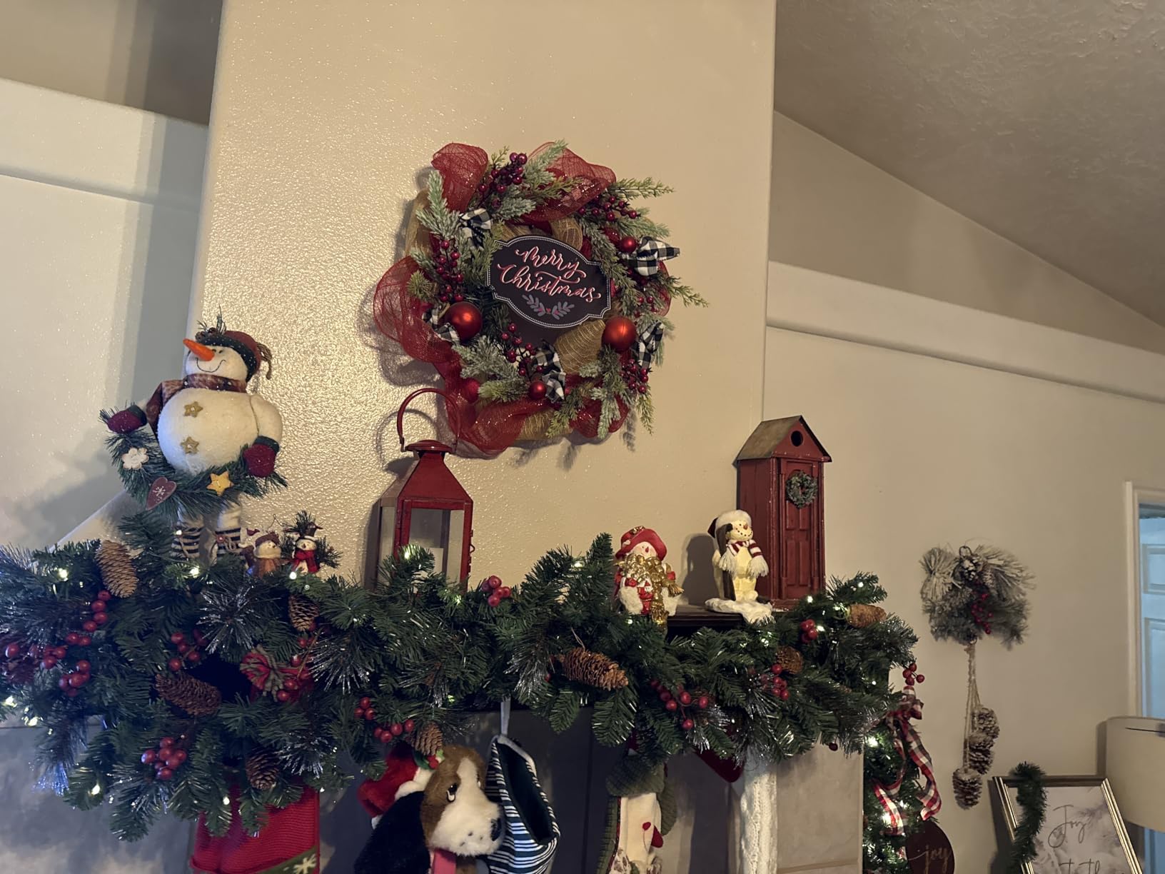 National Tree Company 9 ft Pre-Lit Crestwood Spruce Artificial Christmas Garland, Christmas Decoration with Glitter, Pinecones, Red Berries, 50 Warm White LED Lights, 180 Tips, Timer, Green customer photo 1
