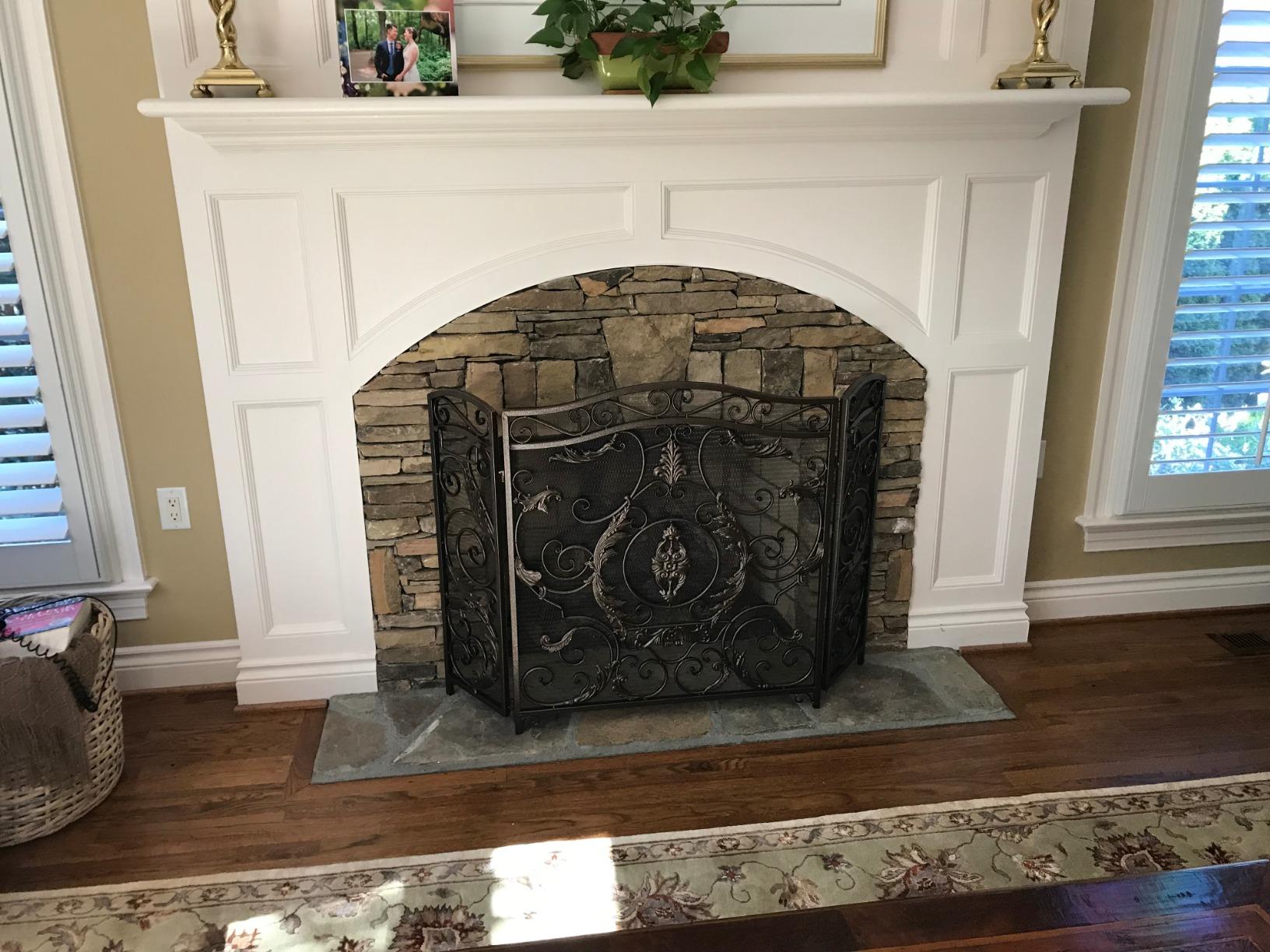 Christopher Knight Home Waterbury Fireplace Screen, Gold Flower On Black customer photo 2
