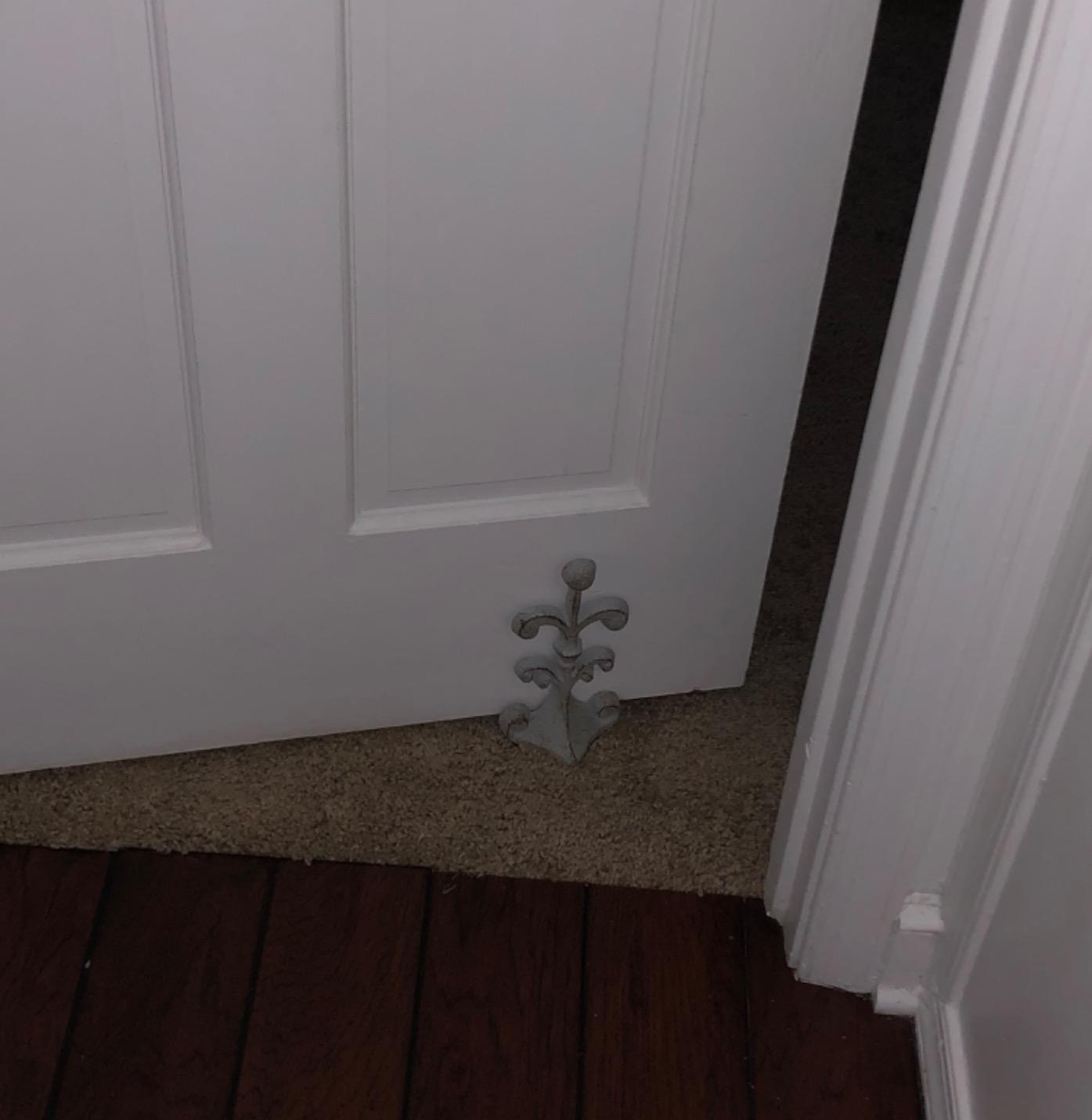 Comfify Rust Brown Fleur De Lis Cast Iron Door Stop - 4x3.5x7.75 | Recycled Cast Iron; Felt Bottom; Fits Under Most Doors; Fleur De Lis Vintage Design customer photo 1