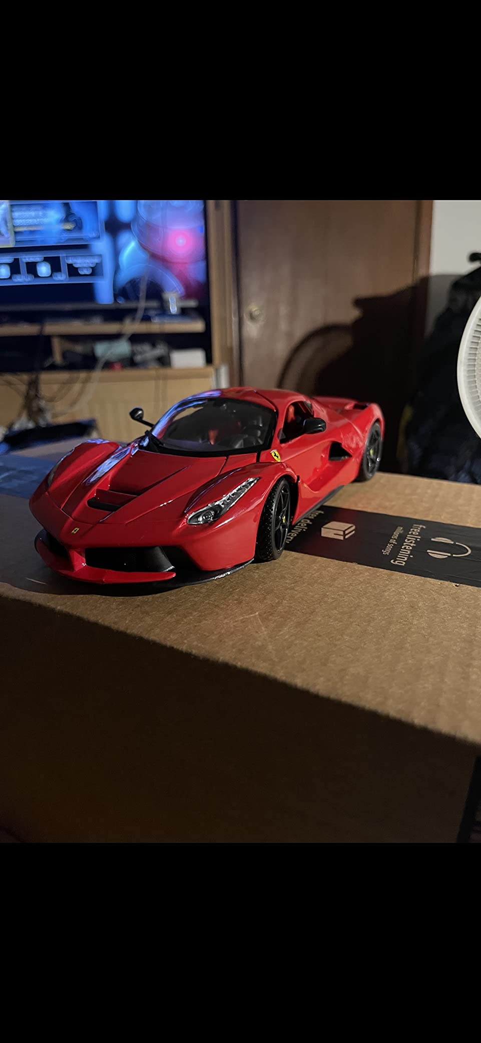 Bburago 1:18 Scale Ferrari Race and Play LaFerrari Diecast Vehicle customer photo 2