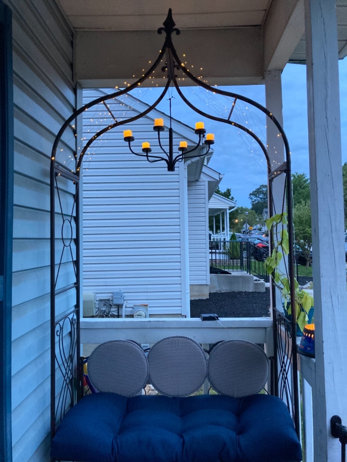 SAFAVIEH Outdoor - Eloise Rustic Blue Iron Garden Arbor with Bench, Victorian Scrollwork Patio Arch Trellis with Seat, 94