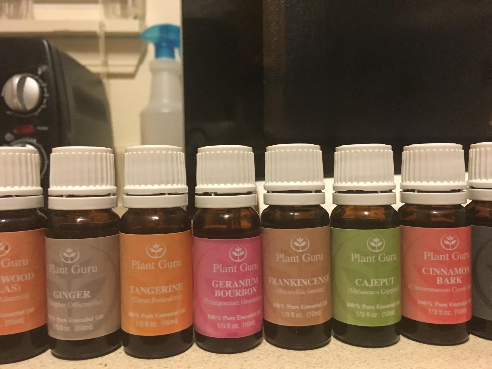 Ultimate Essential Oil Set 32-10 ml 100% Pure Therapeutic Grade for Aromatherapy Diffuser, Skin, Body, Hair. Perfect for DIY Crafts, Soap, Lotion, Cream, Lip Balm and Candle Making. customer photo 1