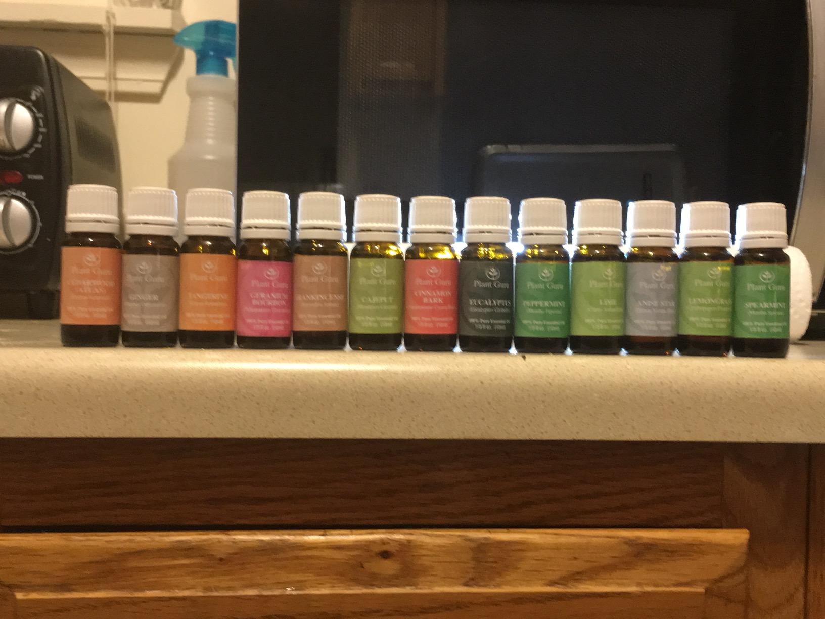 Ultimate Essential Oil Set 32-10 ml 100% Pure Therapeutic Grade for Aromatherapy Diffuser, Skin, Body, Hair. Perfect for DIY Crafts, Soap, Lotion, Cream, Lip Balm and Candle Making. customer photo 2