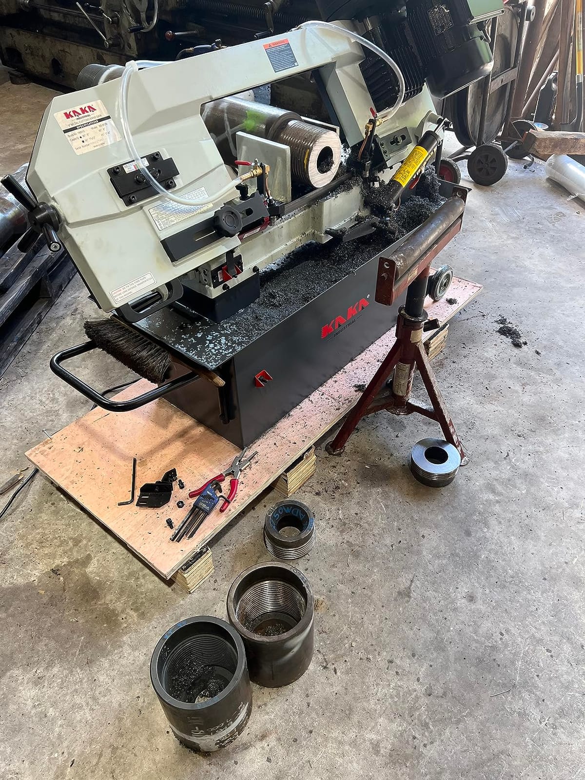 KAKA INDUSTRIAL Metal Band Saw,7x12 Inch(178x305mm) Rectangular Cutting Capacity,1.5HP Dual Voltage 115V/230V,Includes 3 Blades,Metal Horizontal Band Saw Hydraulic Feed, Steel Aluminum Alloy Bars customer photo 1