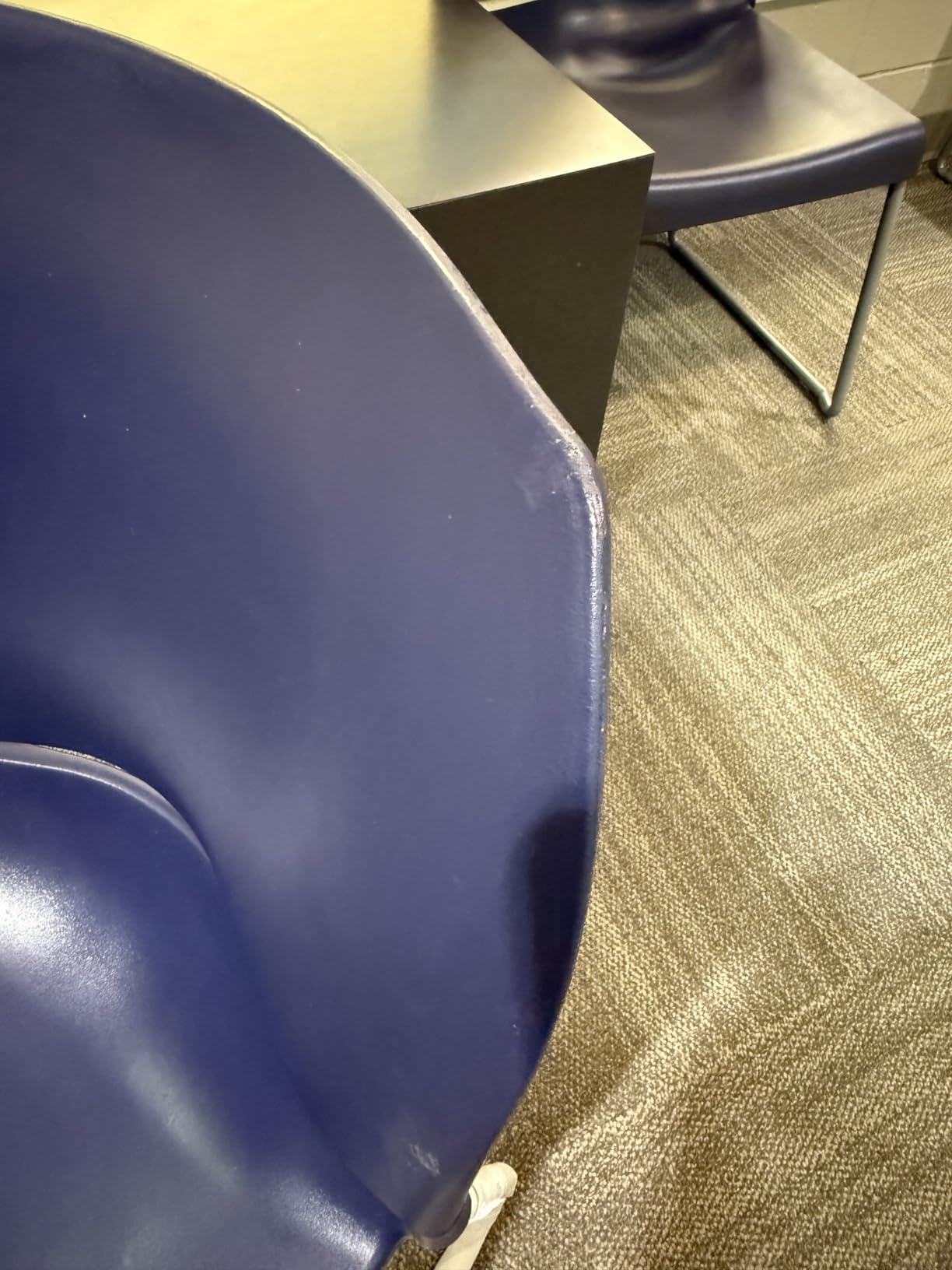Flash Furniture Hercules Series Contoured Stacking Chairs for Waiting Rooms and Offices, Ergonomic Lobby Chairs with Curved Back, Set of 5, Black customer photo 2