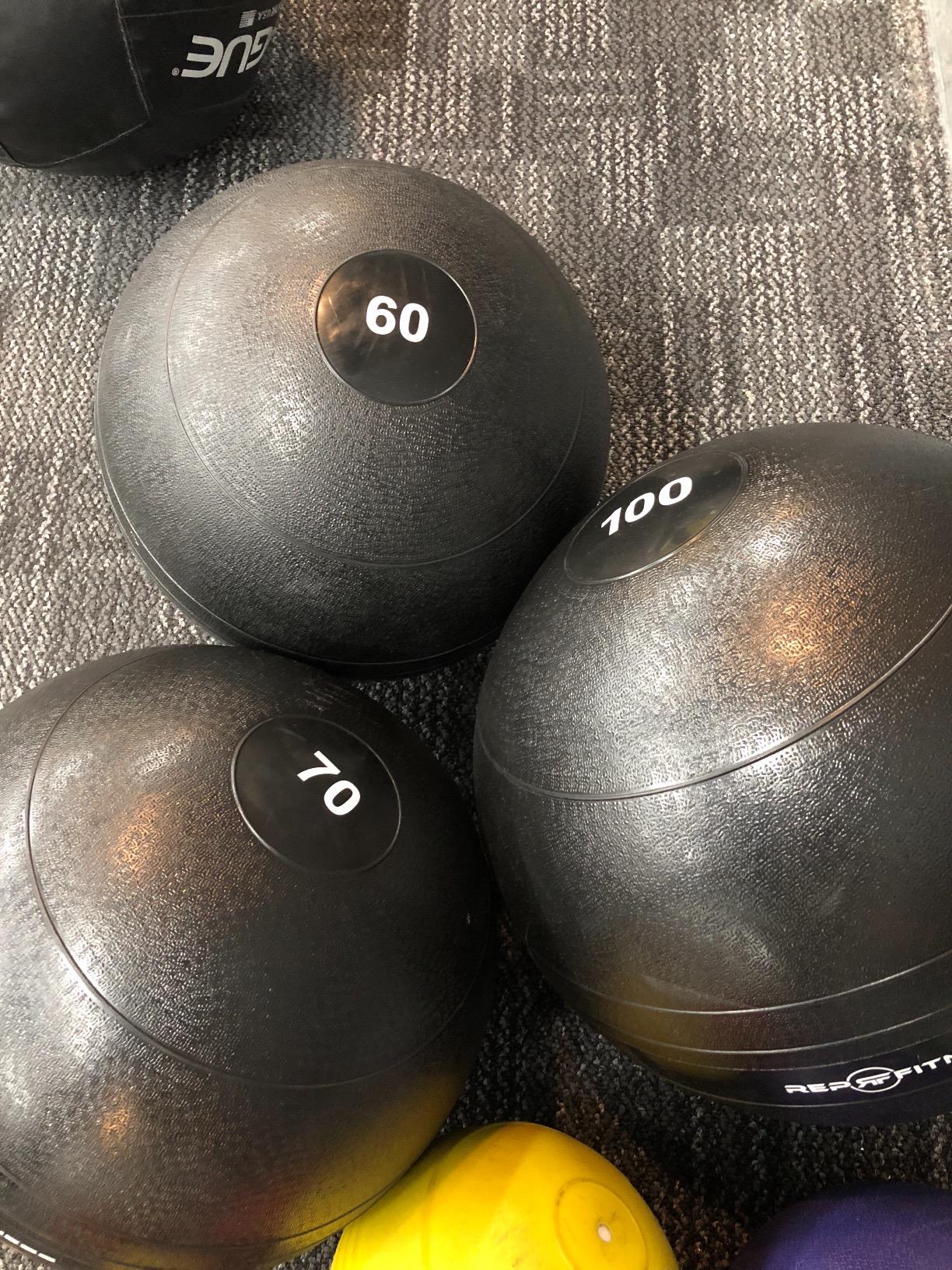 Weighted Slam Balls | Exercise and Fitness Balls for Strength Training, Soft Rubber Grip, Non-Bounce Medicine Ball | Cross Fit, Home Gym, Fitness, and Core Workouts customer photo 1