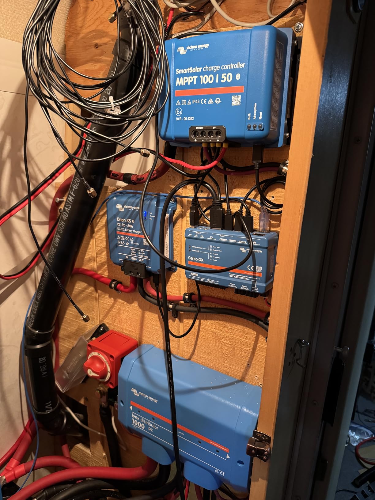 Victron Energy MultiPlus Power Inverter 3000VA 12-Volt | Pure Sine Wave Inverter Charger for 120 amp Battery, with PowerAssist Technology customer photo 1