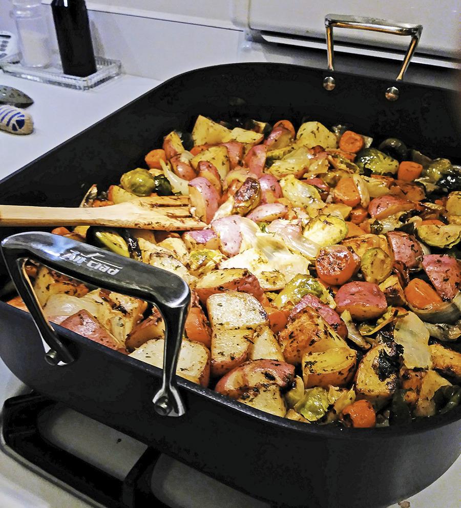 All-Clad HA1 Hard Anodized Nonstick Roaster and Nonstick Rack 13x16 Inch Oven Broiler Safe 500F Roaster Pan customer photo 2