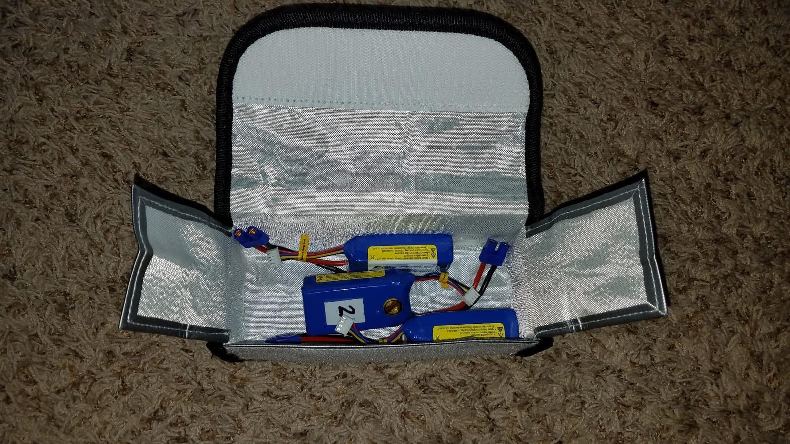DerBlue 2pcs Fireproof Explosionproof Lipo Battery Safe Bag (185x75x60mm) customer photo 1