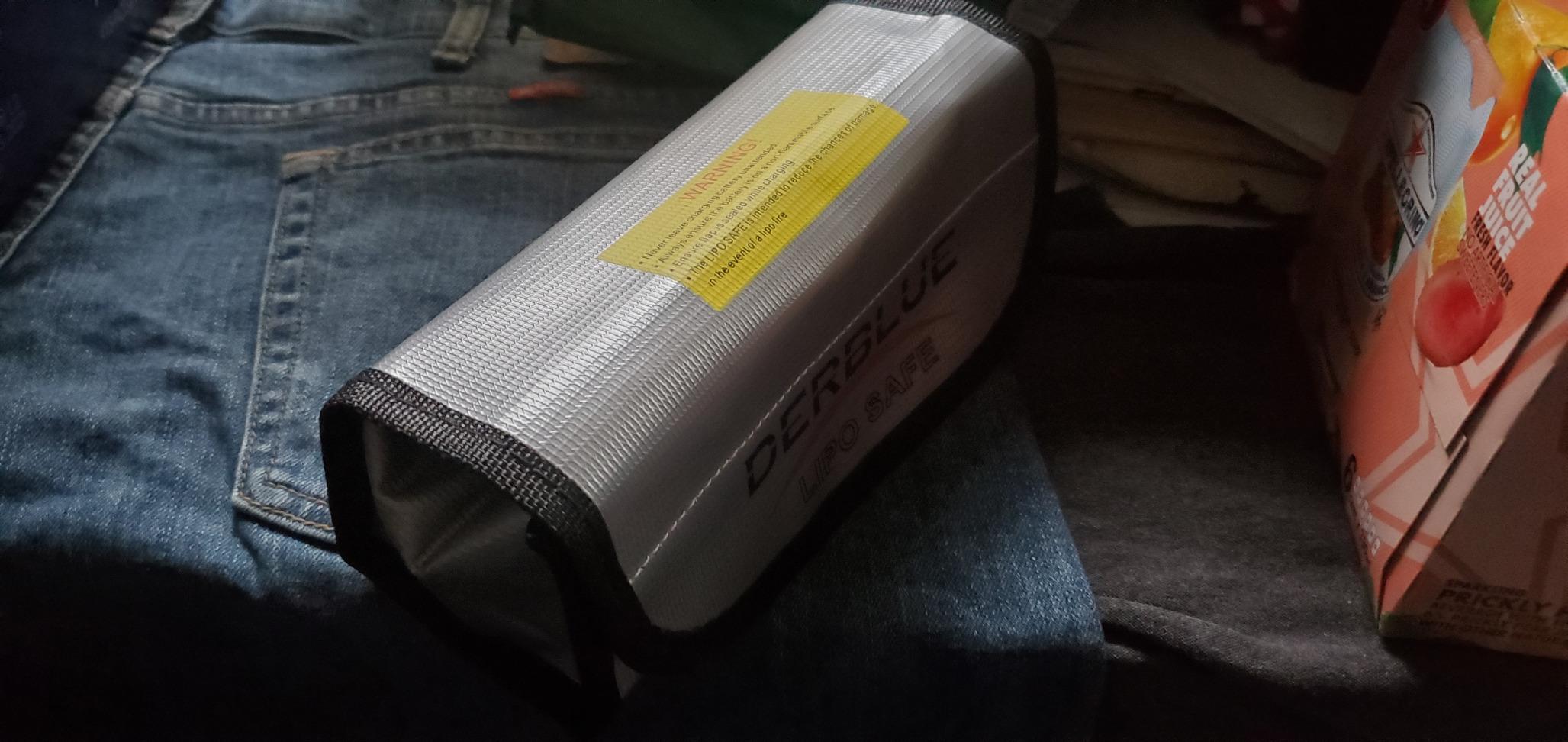 DerBlue 2pcs Fireproof Explosionproof Lipo Battery Safe Bag (185x75x60mm) customer photo 2