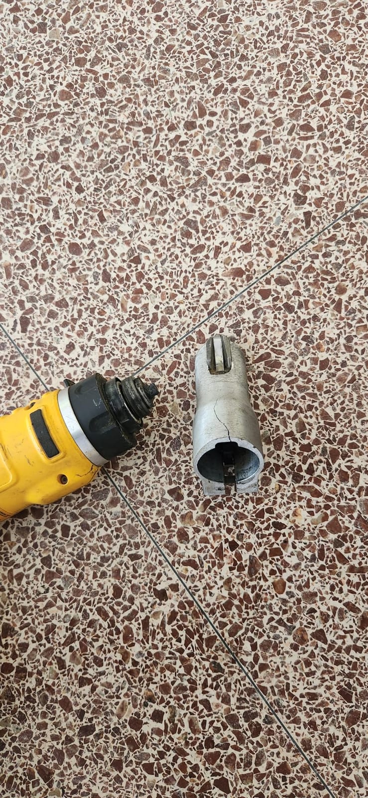 DEWALT 20V MAX Metal Shear, Swivel Head, 18GA, Tool Only (DCS491B) customer photo 1