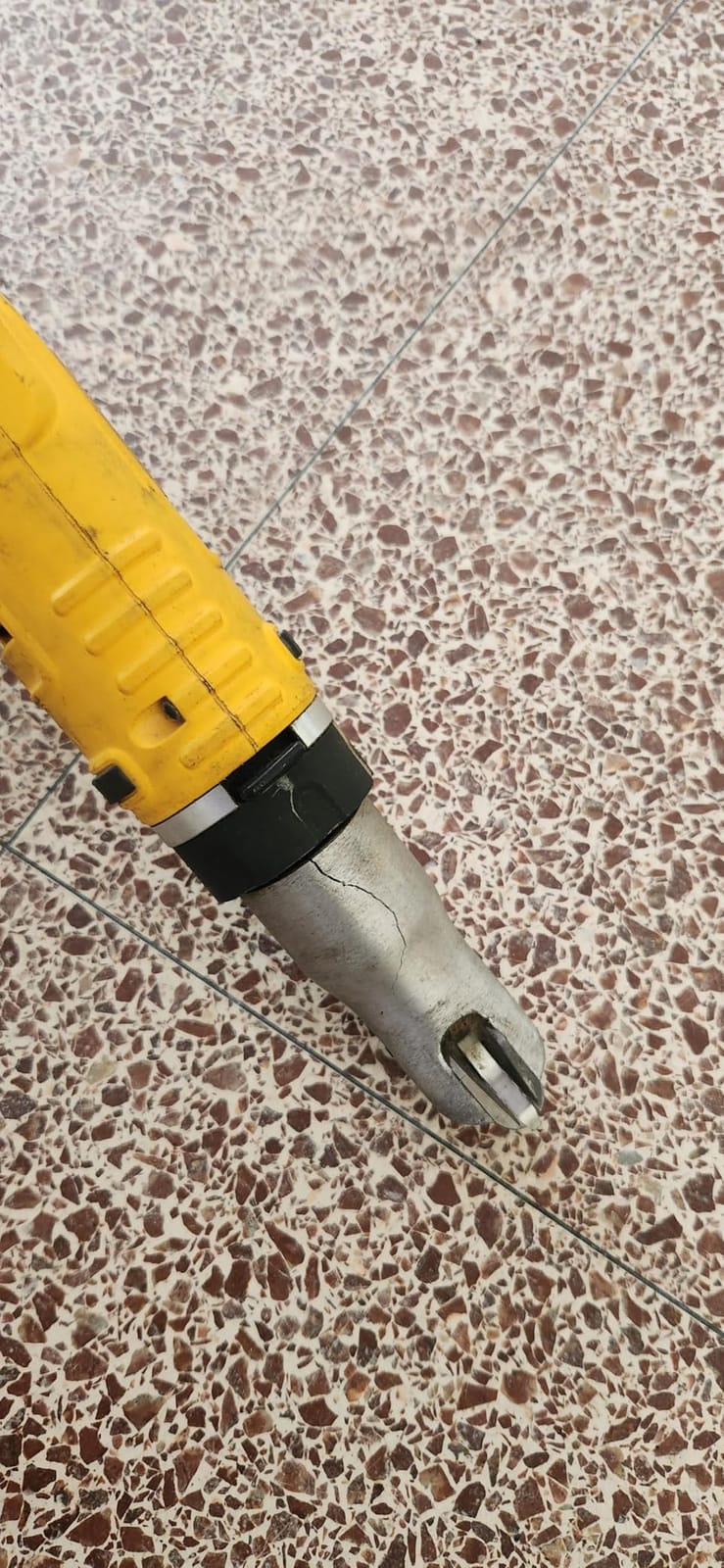 DEWALT 20V MAX Metal Shear, Swivel Head, 18GA, Tool Only (DCS491B) customer photo 2