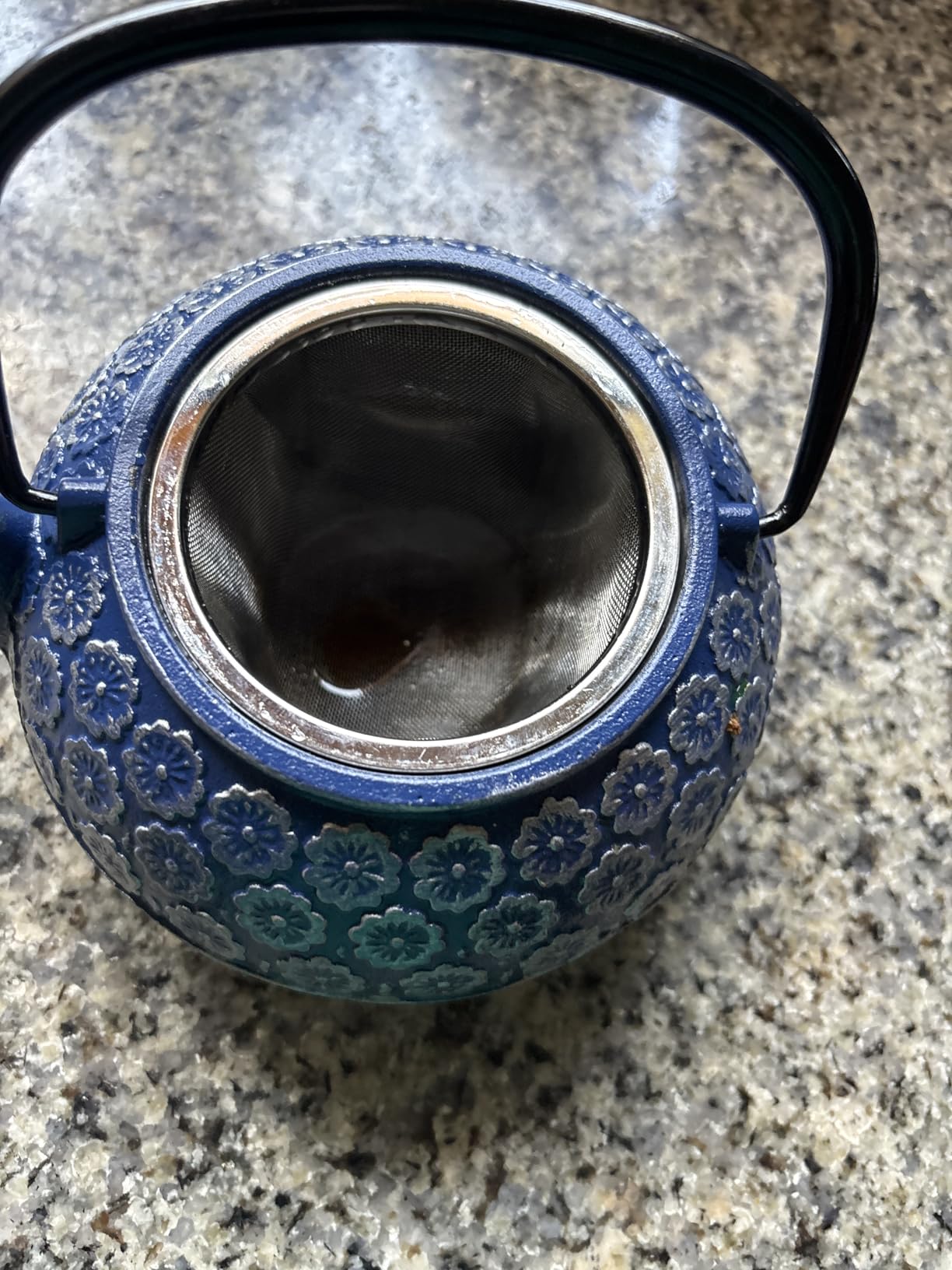 Juvale Japanese Cast Iron Teapot with Infuser & Stovetop Tea Kettle - 34 oz, Blue - Heat Retention, Removable Lid & Fold-Down Handle customer photo 1