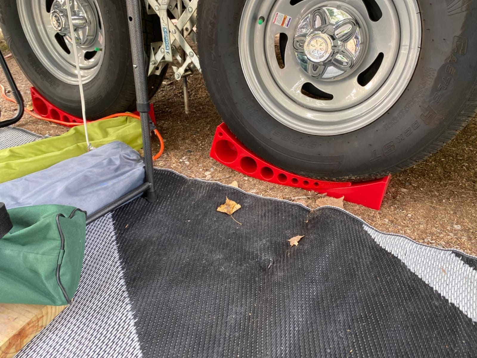 Andersen Hitches 2-Pack Camper Leveler Blocks for RVs and Trailers Up to 30000 lbs Precise 1/2 to 4 Inch Leveling Made in USA customer photo 1