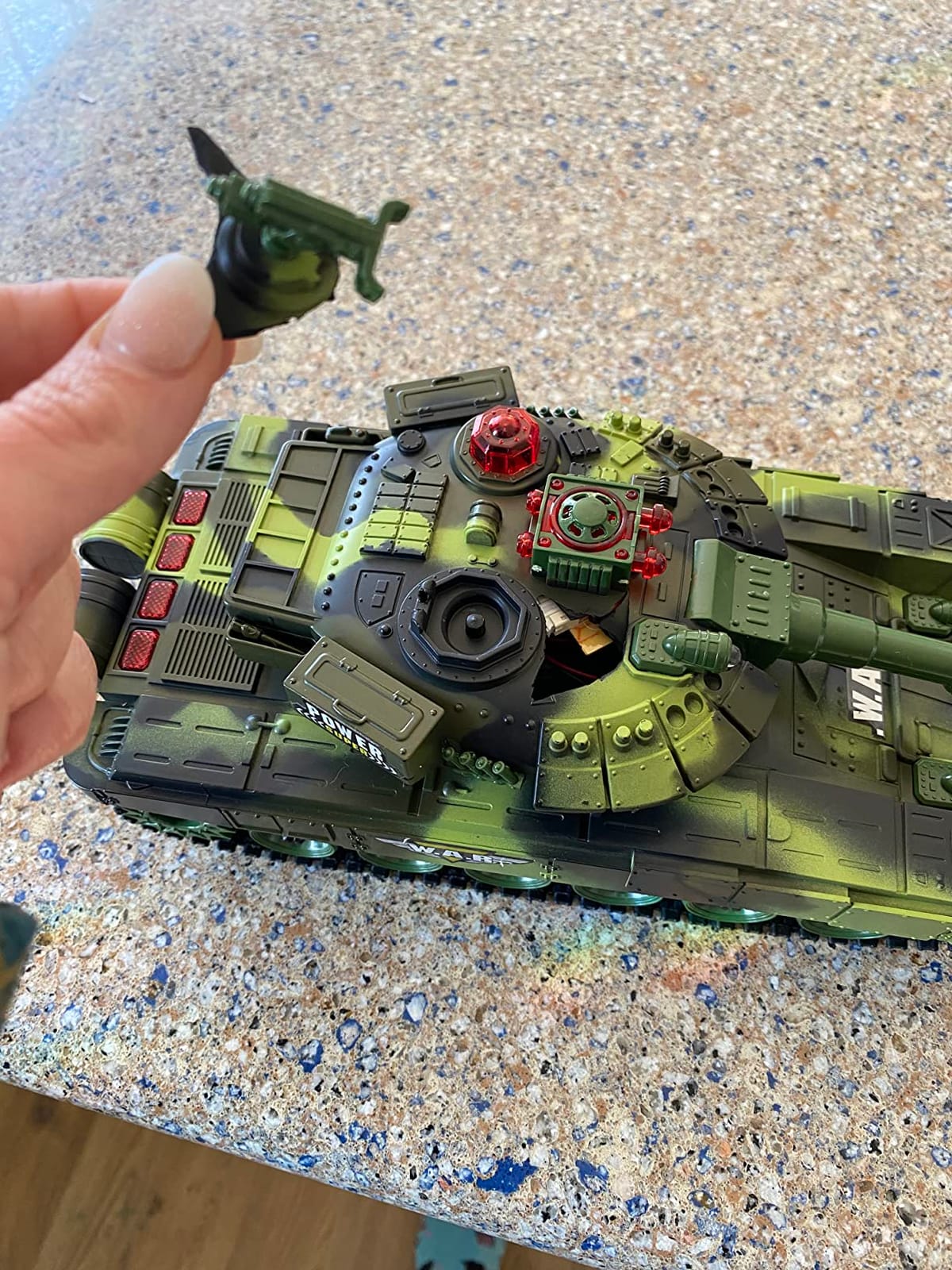 Haktoys 2-Pack RC Battle Tank Set - 1:24 Scale Remote Control Military Fighting Tanks with Lights, Realistic Sounds & Life Indicators customer photo 1