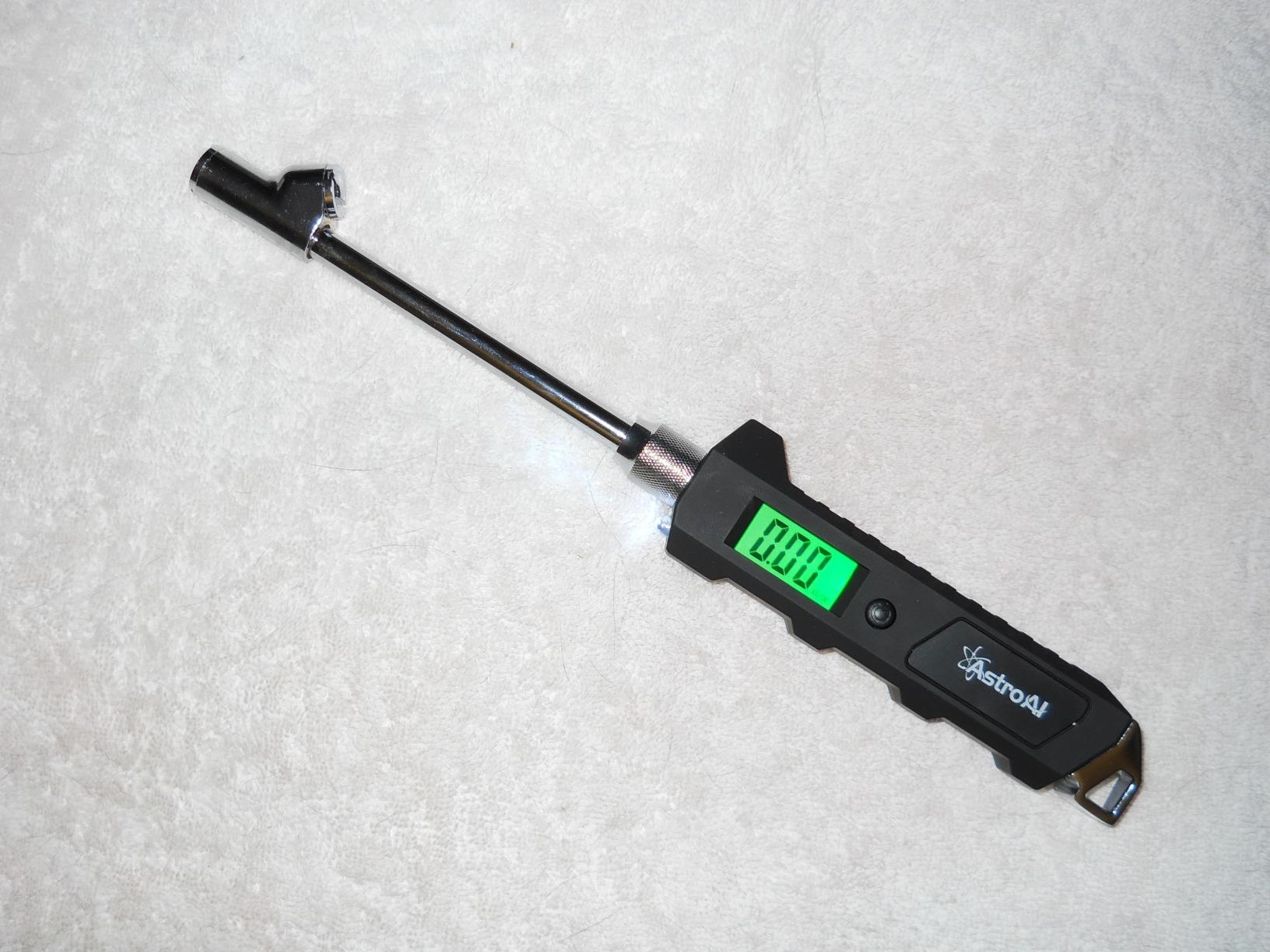 AstroAI Heavy Duty Digital Tire Pressure Gauge 0-230 PSI | Calibrated to ANSI B40.7 Grade 2A (0.5%) with Backlit LCD & Flashlight, Stainless Steel for Truck RV Car Motorcycle Bike customer photo 1