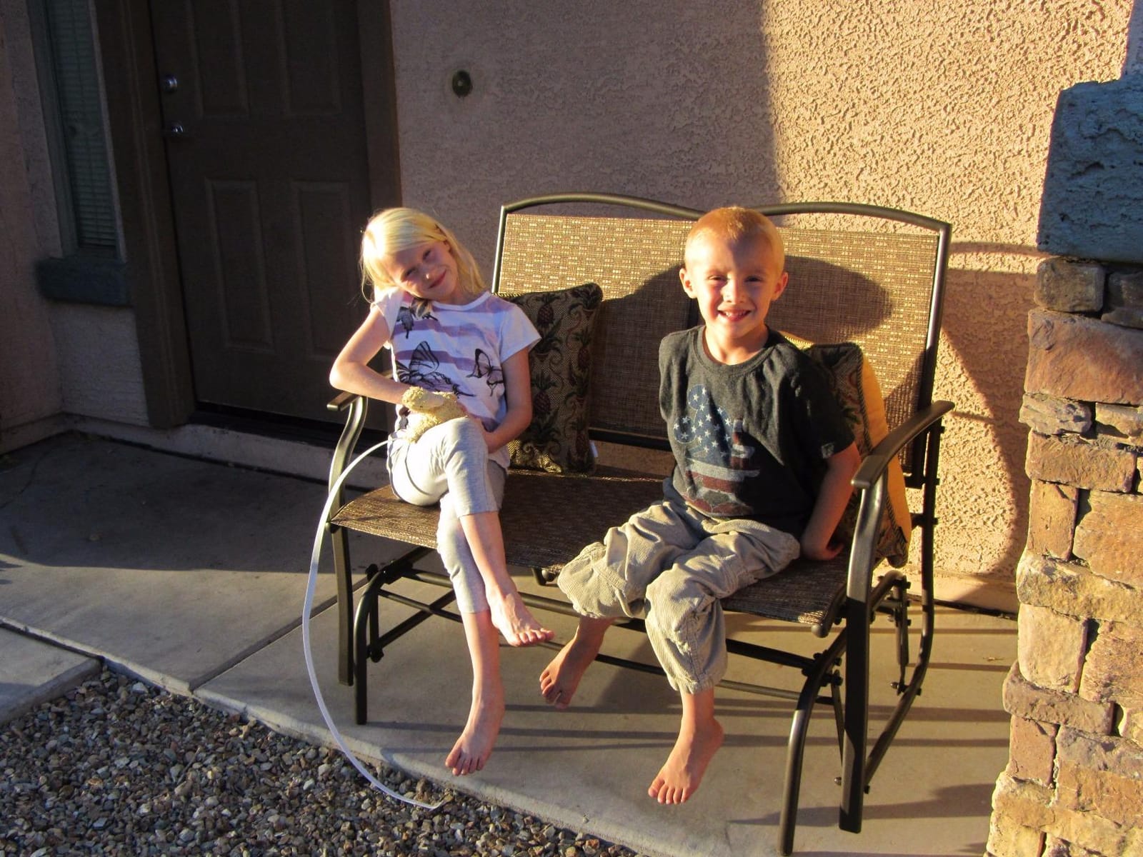 Giantex Patio Glider Bench, 400 Lbs Capacity, Steel Frame, Brown, Outdoor Swing Chair, 2-Person Loveseat, Back Support, Ergonomic Design, Superior Fabric, Natural Style | 400 LBS Capacity, Patio Swing Rocker, 2-Person Loveseat for Backyard, Poolside, Lawn, Balcony, Porch Glider Bench(Brown) customer photo 1