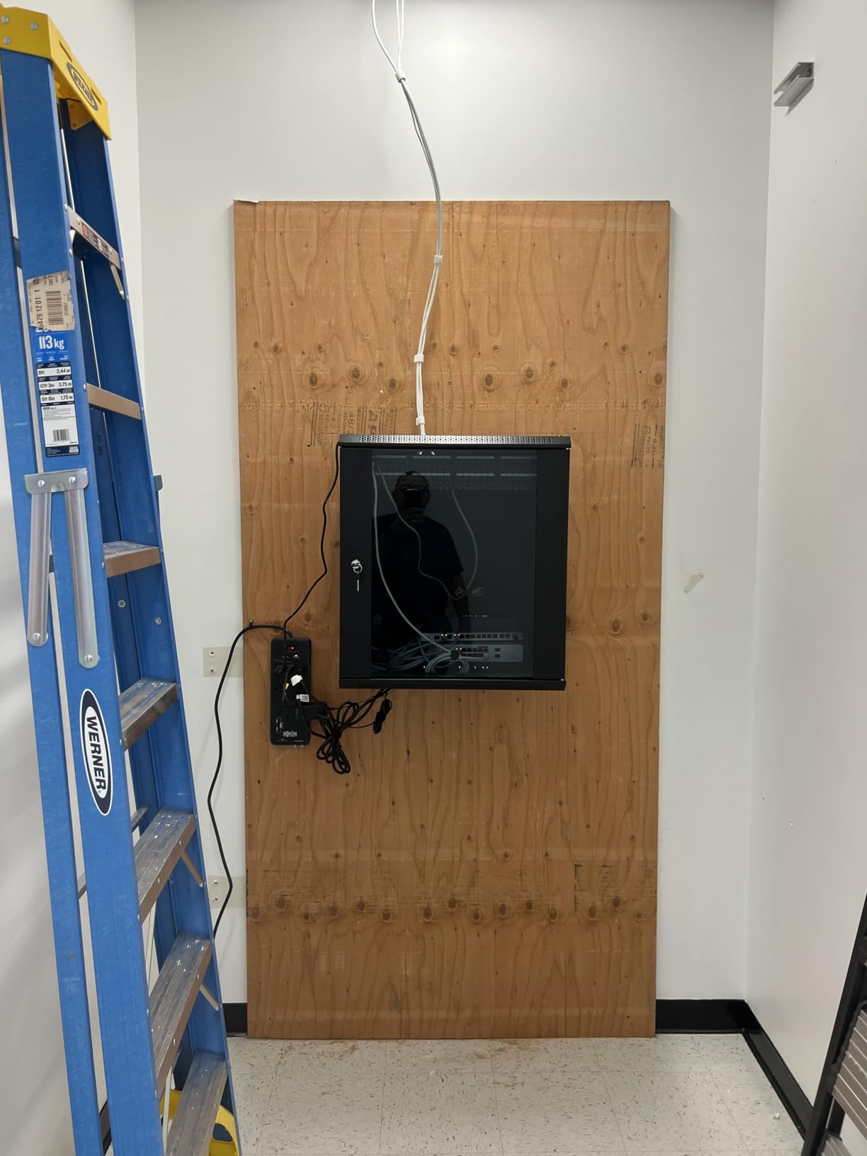 NavePoint 9U Server Rack Enclosure with Glass Door, Cooling Fan, Locks, & Removable Side Panels - 9U Wall Mount Network Cabinet 19 Inch Rack 17.7 Inches Deep customer photo 1