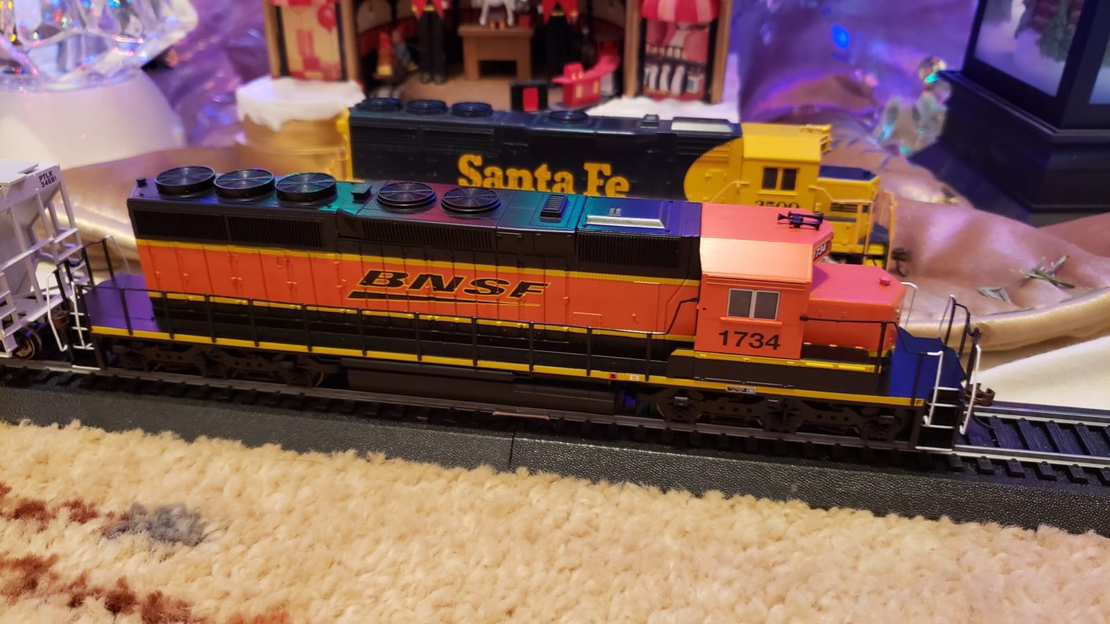 Bachmann Trains EMD SD40-2 DCC Locomotive BNSF #1734 (Heritage III) HO Scale | Diesel Locomotive, DCC Equipped with All Wheel Drive, Highly Detailed, Metal Wheels and E-Z Mate Couplers, 60916 customer photo 1