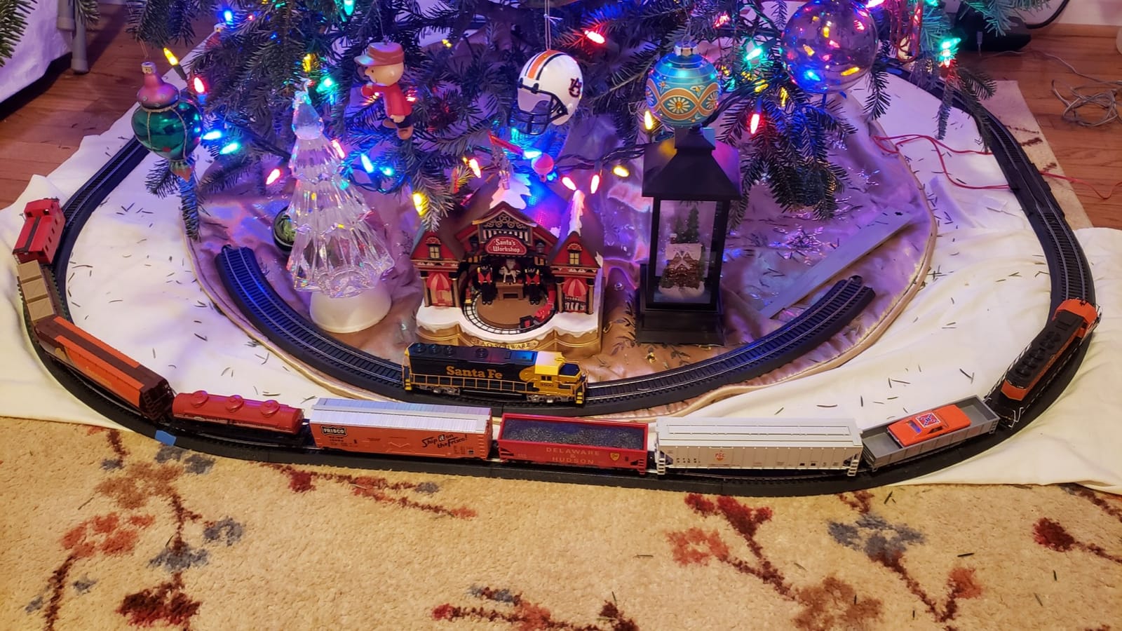 Bachmann Trains EMD SD40-2 DCC Locomotive BNSF #1734 (Heritage III) HO Scale | Diesel Locomotive, DCC Equipped with All Wheel Drive, Highly Detailed, Metal Wheels and E-Z Mate Couplers, 60916 customer photo 2