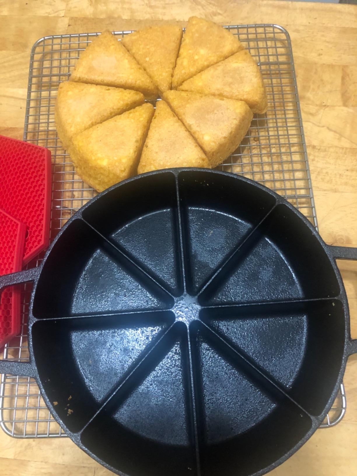 Bayou Classic 10-in Cast Iron Wedge Cornbread Skillet Features Side Loop Handles For Easy Transport Bakes 8 Wedges of Cornbread customer photo 2