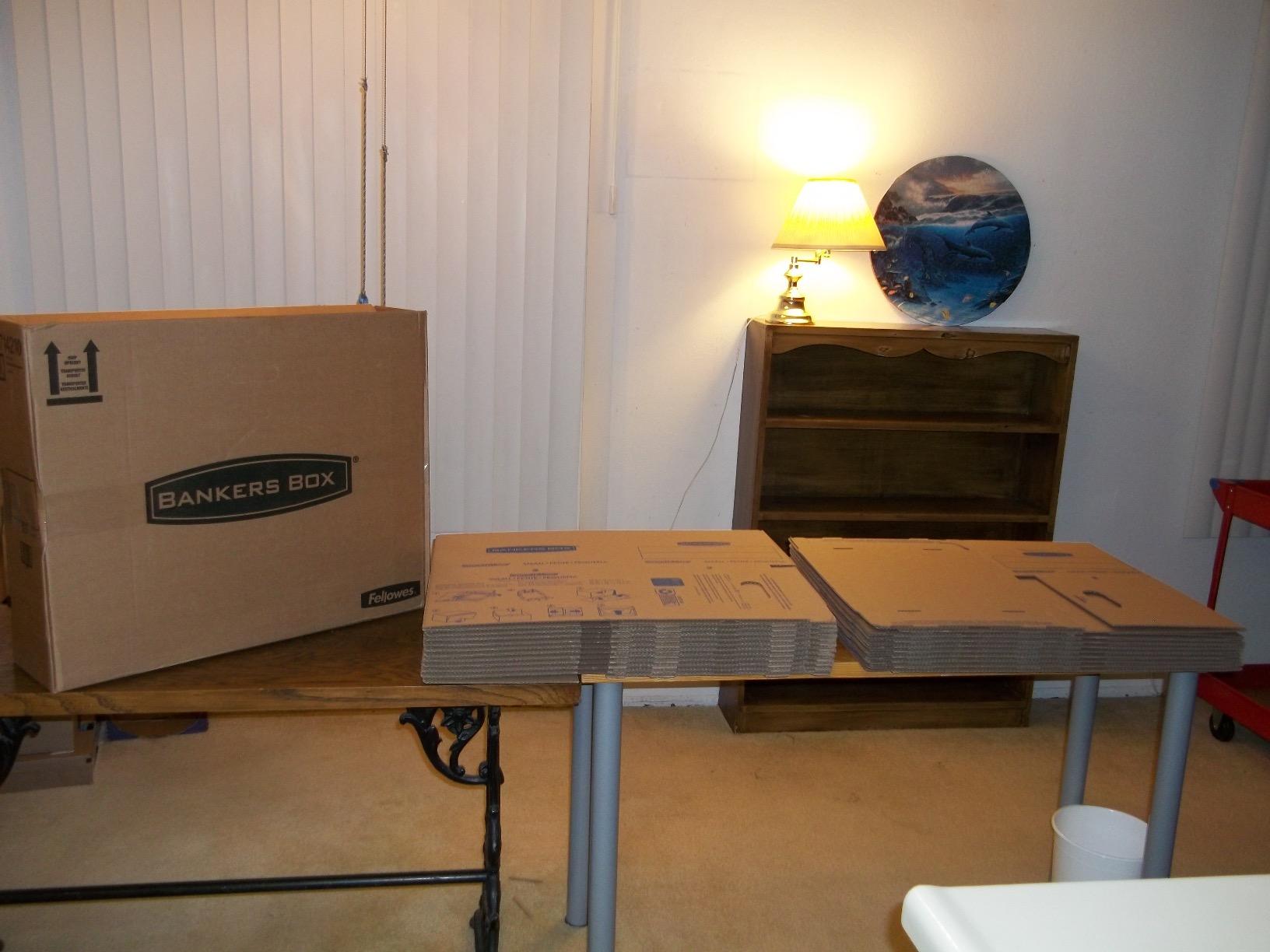 Bankers Box 10-Pack Small Classic Moving Boxes with Reinforced Handles | Pack books, files, and dense items with sturdy small boxes built for easy carrying and organized moves. customer photo 2