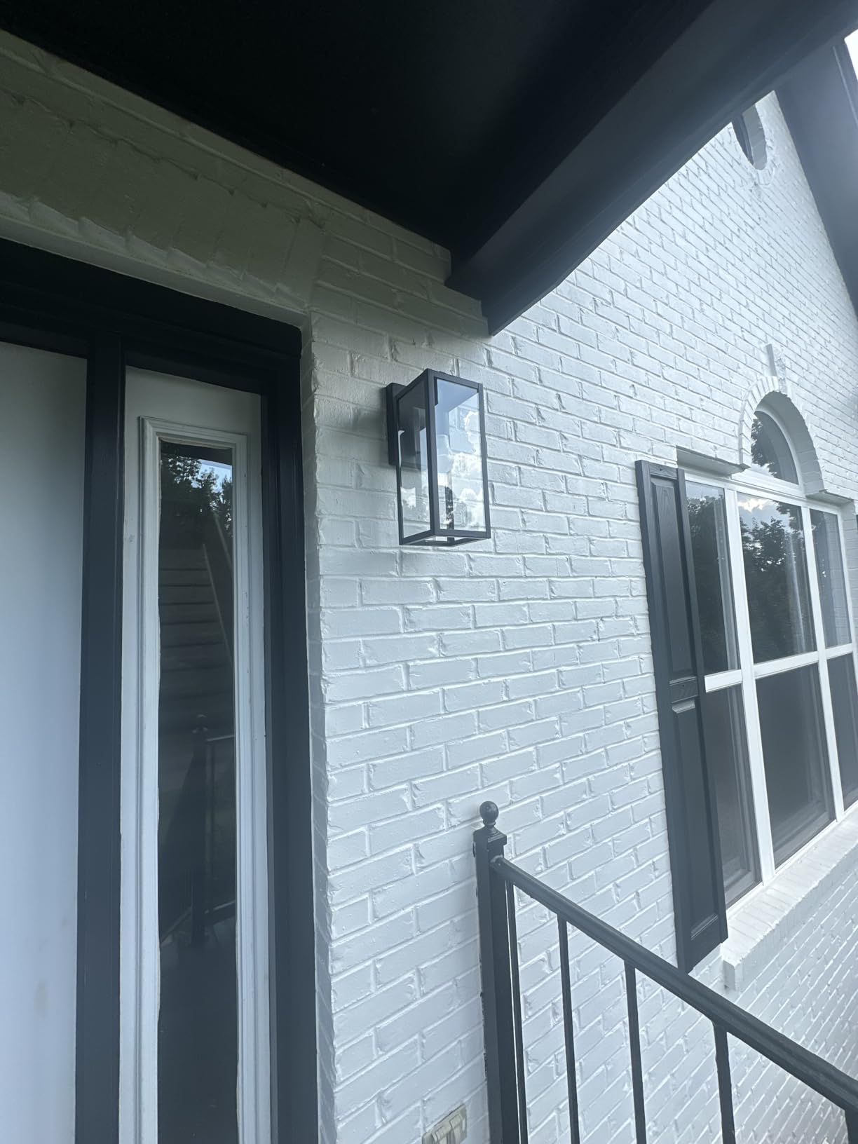 Globe Electric 44176 1-Light Outdoor/Indoor Wall Sconce, Matte Black Finish, Clear Glass Shade, Weather-Resistant Modern Exterior Light customer photo 1