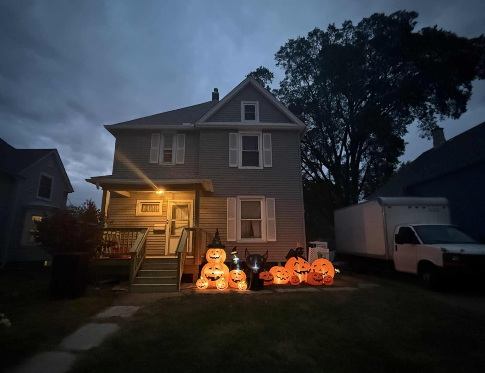 Joiedomi 7 FT Long Halloween Inflatables Pumpkin Outdoor Decorations, 7 Pumpkins Outside Decoration with Witch's Cat with Build-in LEDs Blow Up Inflatables for Party Yard Lawn Garden Decor customer photo 1