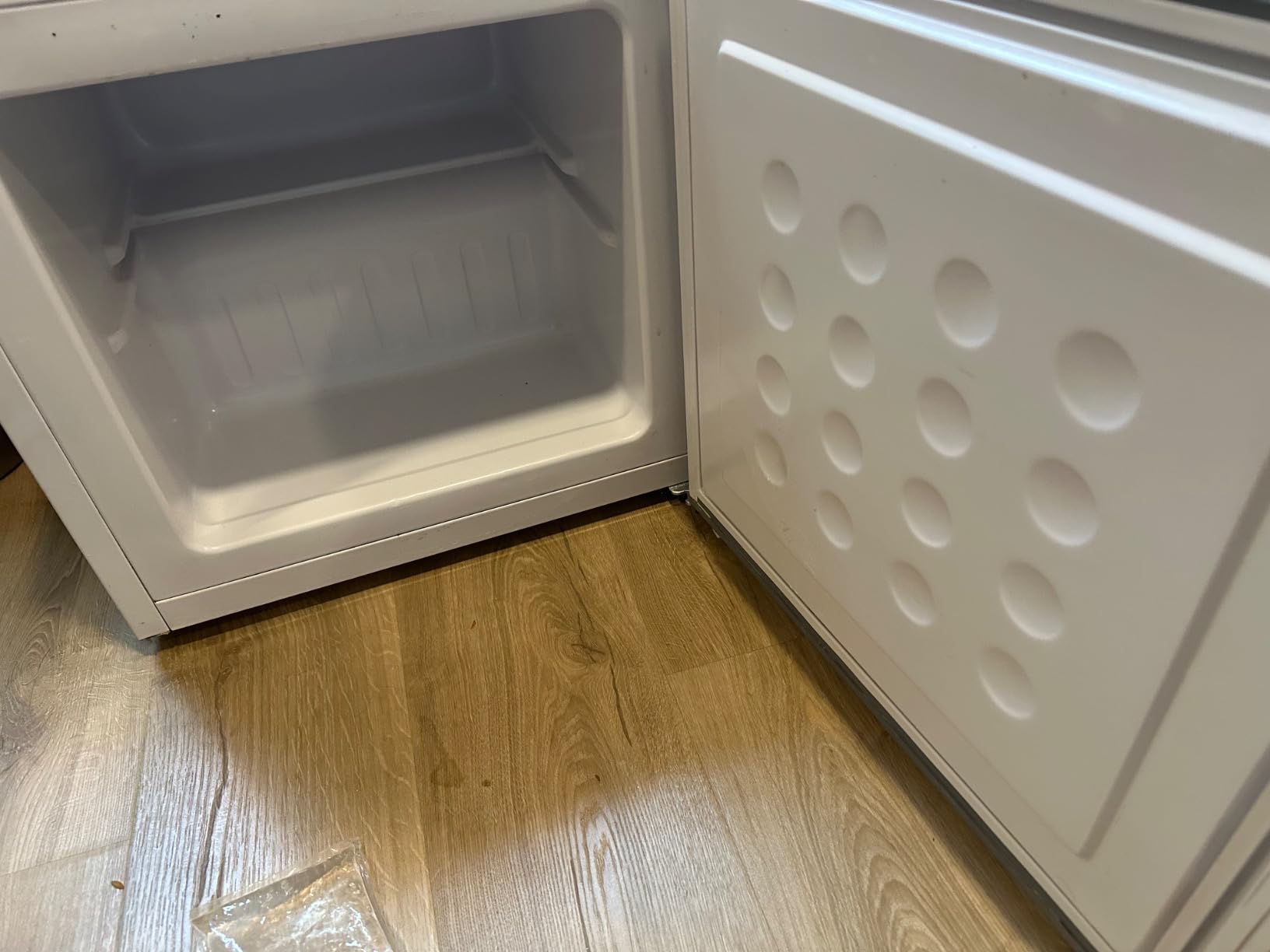 BLACK+DECKER 1.2 Cu. Ft. Compact Upright Freezer, BUFK12W, White | Energy Star Certified, Mini Deep Freeze with Full-Width Wire Shelf, Mini Freezer Stores Up To 42 lbs. customer photo 1