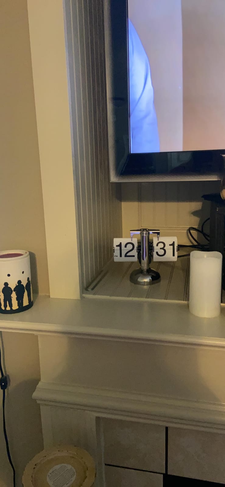 Betus Flip Desk Clock - Mechanical Retro Style - Digital Display Battery Powered - Home & Office Décor 8 x 6.5 x 3 Inches (White) customer photo 1