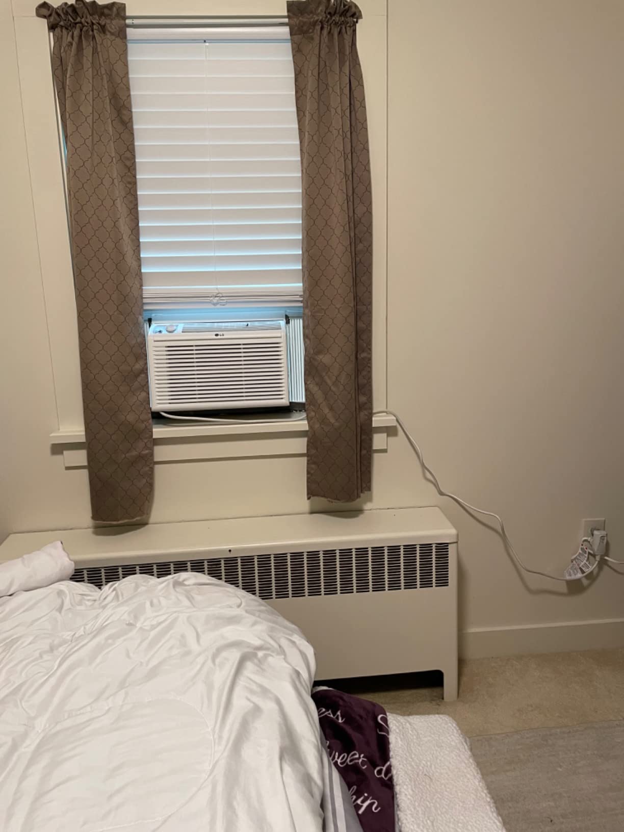 LG 5,000 BTU Window Air Conditioner, 115V, AC Window Unit Cools 150 Sq.Ft. (10' x 15' Room Size), Perfect for Bedrooms, Quiet AC with 2 Cooling & Fan Speeds, 2-Way Air Deflection, and Washable Filter customer photo 1