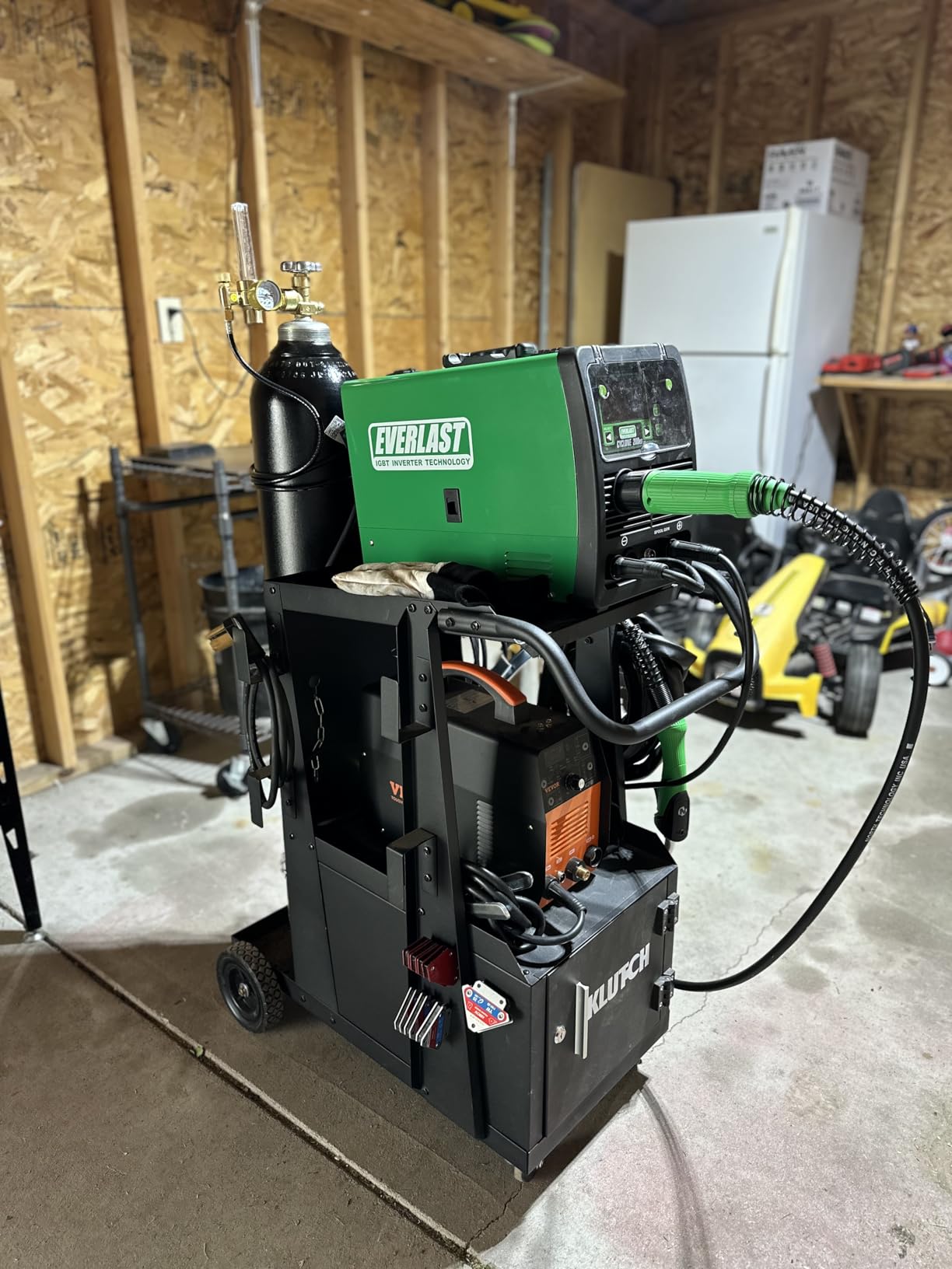 Everlast Cyclone 200ES MIG Welder - 180 Amp, Dual Voltage 110/220V, IGBT Inverter customer photo 1