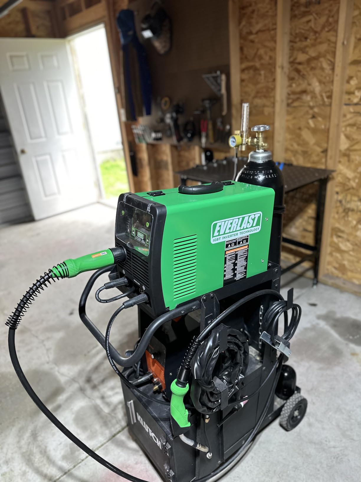 Everlast Cyclone 200ES MIG Welder - 180 Amp, Dual Voltage 110/220V, IGBT Inverter customer photo 2