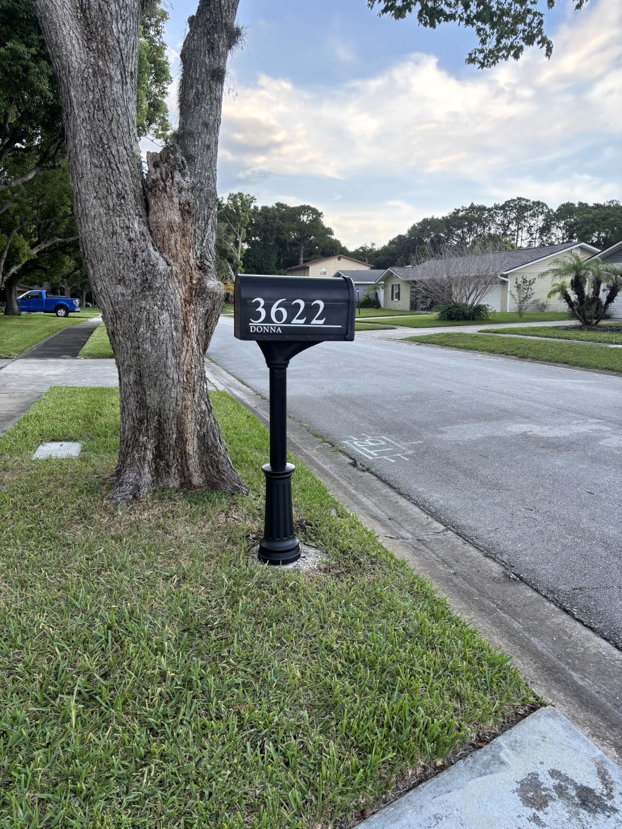 Architectural Mailboxes Roxbury Mailbox with Post, Rubbed Bronze, Large | Includes the matching post and all hardware. Galvanized steel build and rust-resistant powder-coat finish. USPS approved. customer photo 1