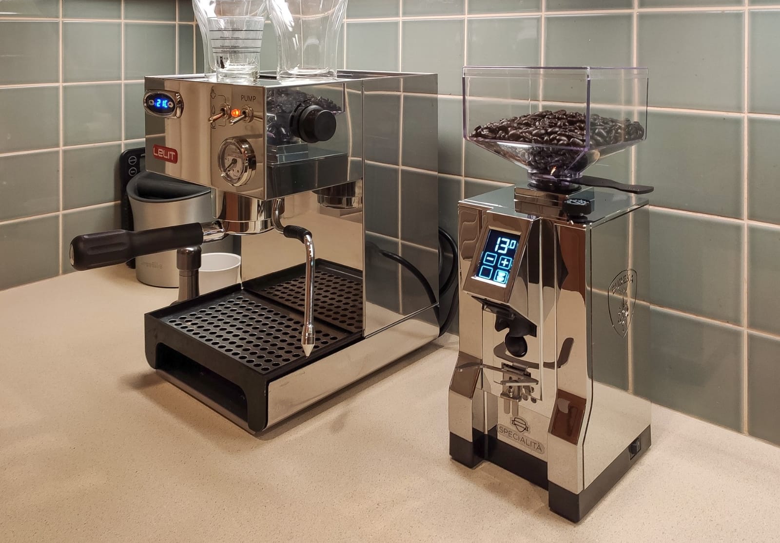 Eureka Mignon Specialita Espresso Grinder - Silent Technology, Stepless 55mm Burrs, Touchscreen customer photo 1