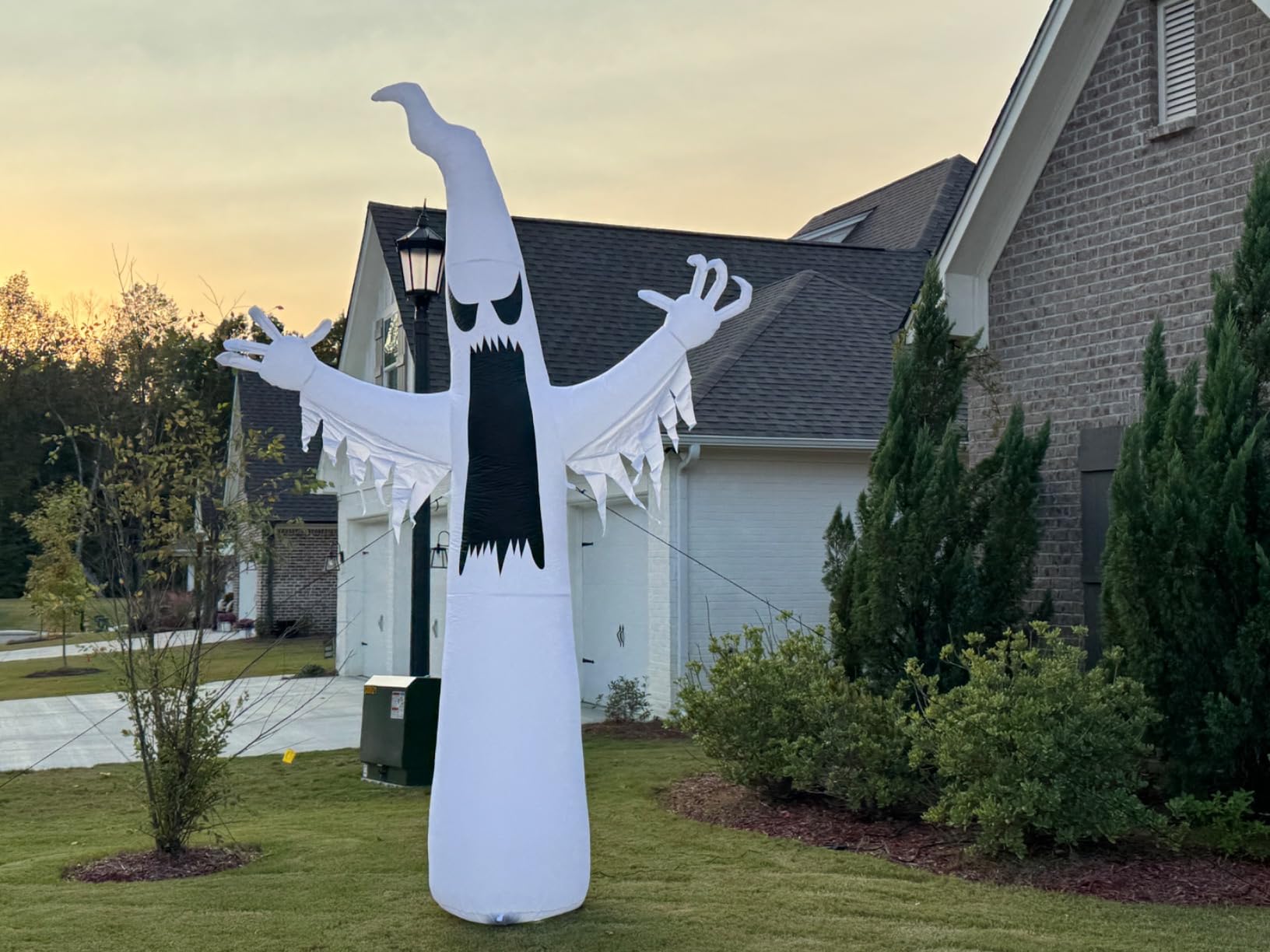 Joiedomi 12 FT Halloween Inflatables Outdoor Decorations, Scary Ghost Halloween Decor, Inflatable Ghost Blow Ups for Yard with LEDs for Outside Yard Decorations customer photo 1