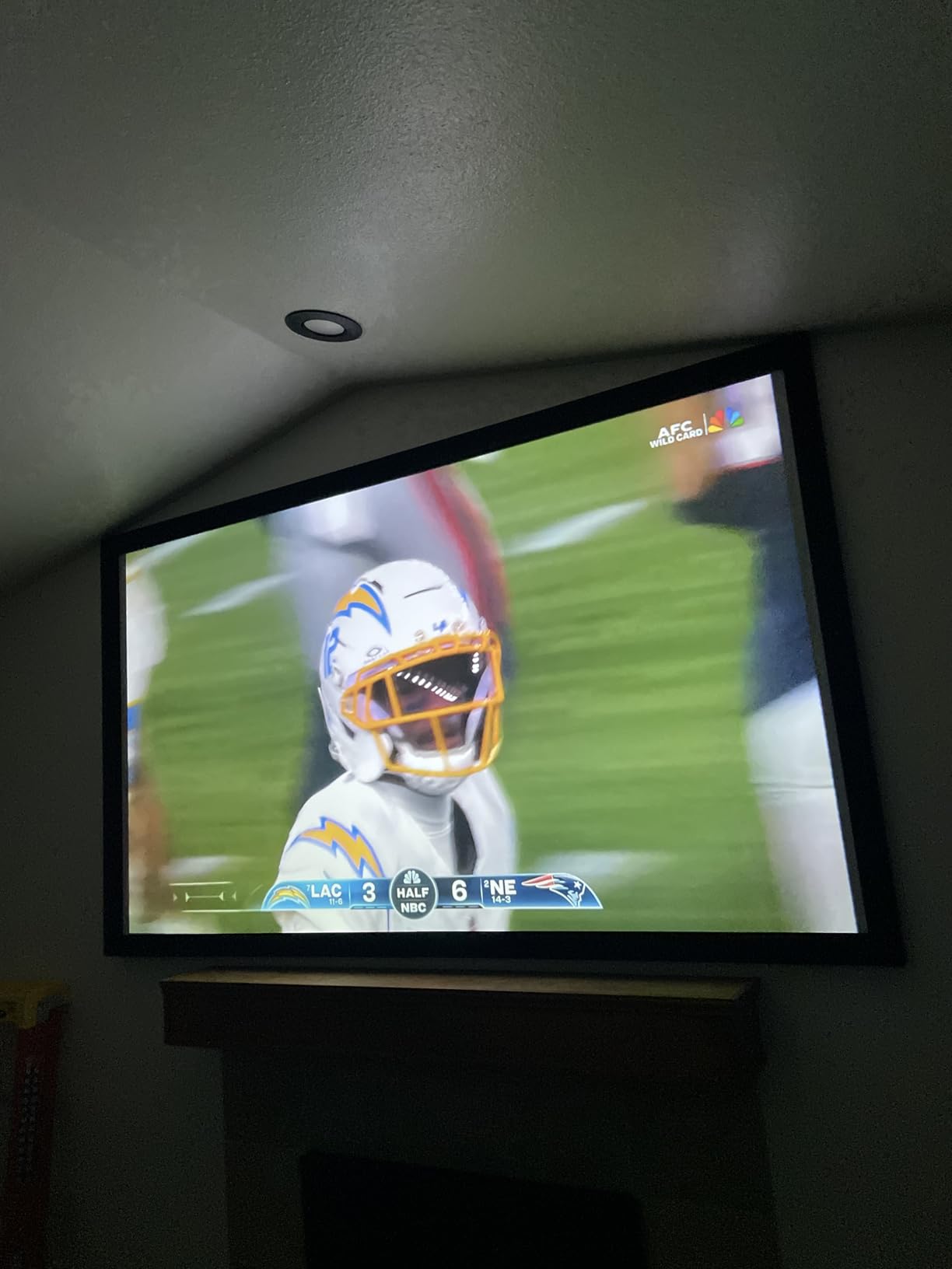 Akia Screens Fixed Frame Projector Screen 135-Inch, 16:9, Wall Mount, CINEWHITE UHD-B, 4K/8K Ready, Indoor Home Theater, AK-FF135WH2 customer photo 2