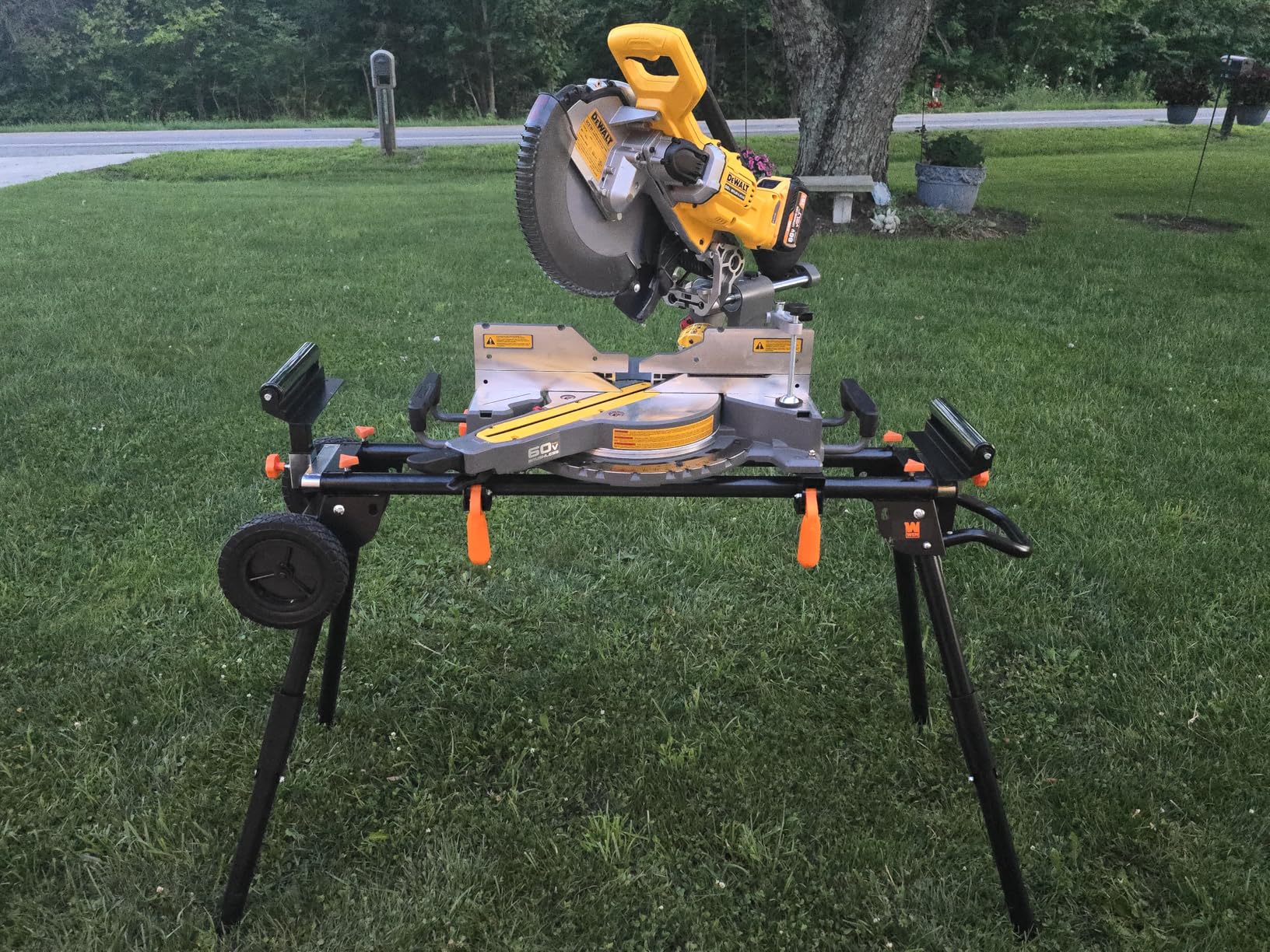 WEN Miter Saw Stand, Collapsible and Rolling with 3 Onboard Outlets (MSA330) customer photo 2