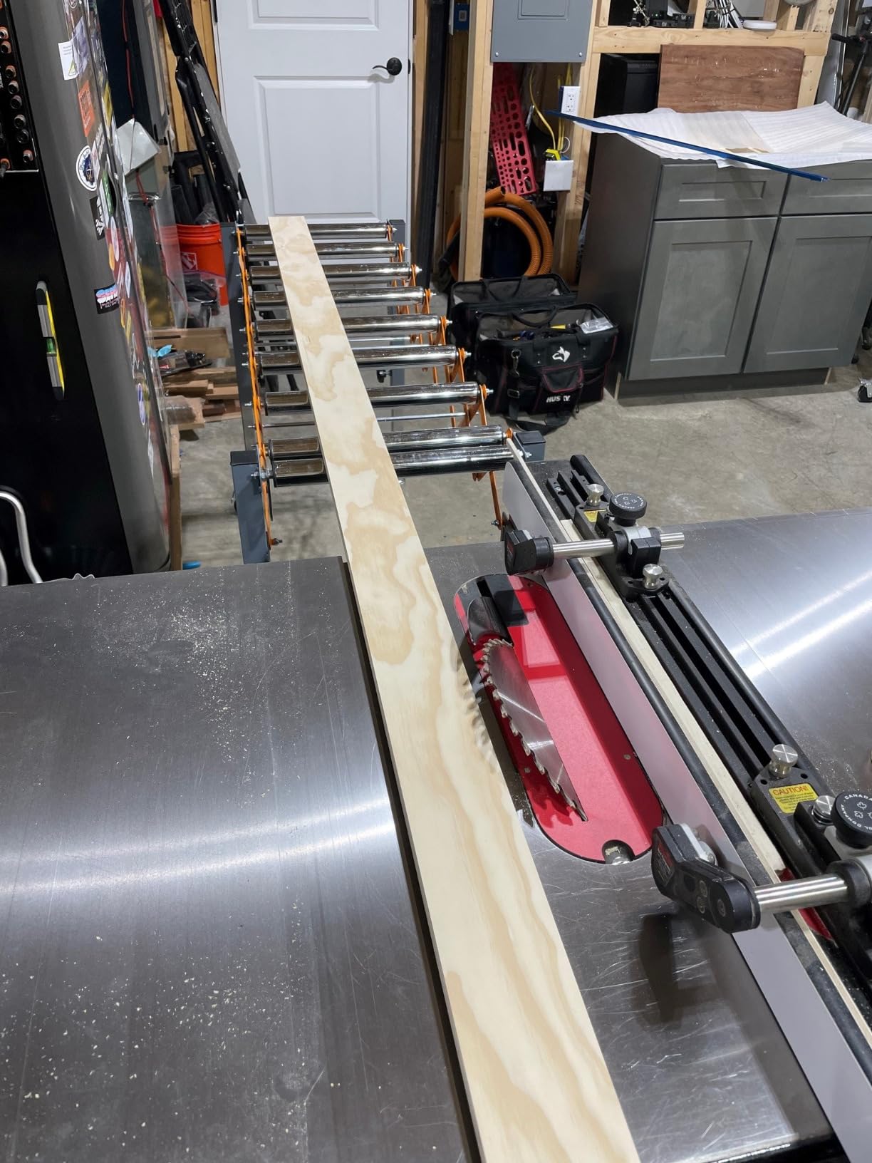 BORA Adjustable Conveyor Roller Stand Expandable 14 to 50 Inch Table Saw Outfeed Roller for Woodworking 300 lbs Capacity Locking Casters PM-2700 customer photo 1
