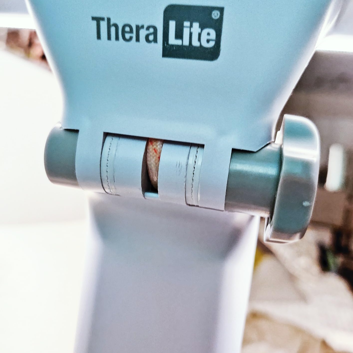 Theralite Aura Bright 10000 Lux Therapy Lamp, Sun Lamp for Light Box Therapy to Fight Low Energy with Adjustable Brightness 4 Light Settings for Sunlight Deprivation for Home and Office Use, White customer photo 2