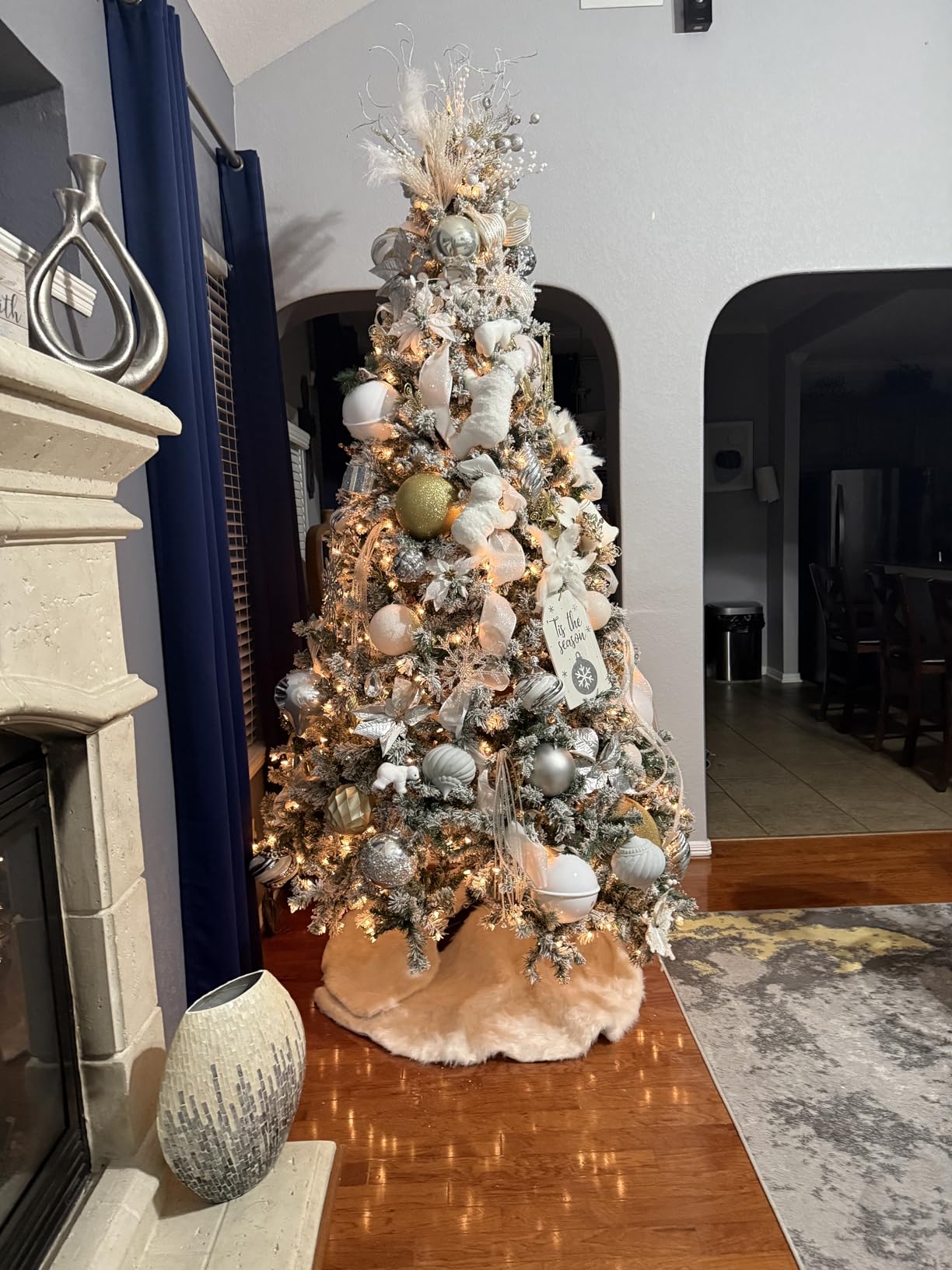 Best Choice Products 6ft Pre-Lit Artificial Christmas Tree Twinkling LEDs, Snow Flocked Design Pine Tree, Full Appearance Lighted Snowy w/Easy Assembly, 250 Lights, 928 Tips Metal Stand customer photo 2