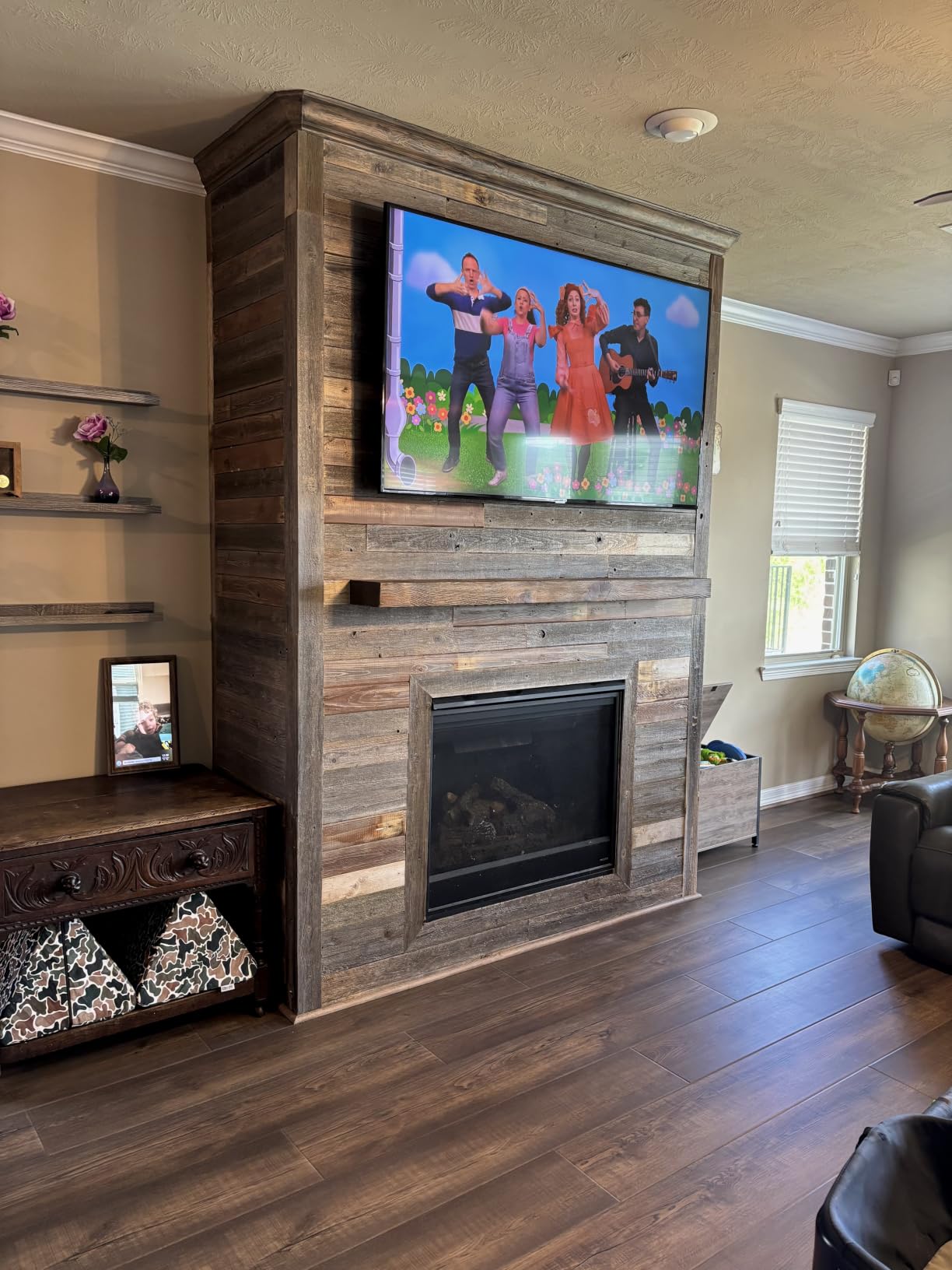 Rockin' Wood Real Wood Nail Up Application Rustic Reclaimed Naturally Weathered Barn Wood Accent Paneling Board Planks for Home Walls (8 Square feet) customer photo 1