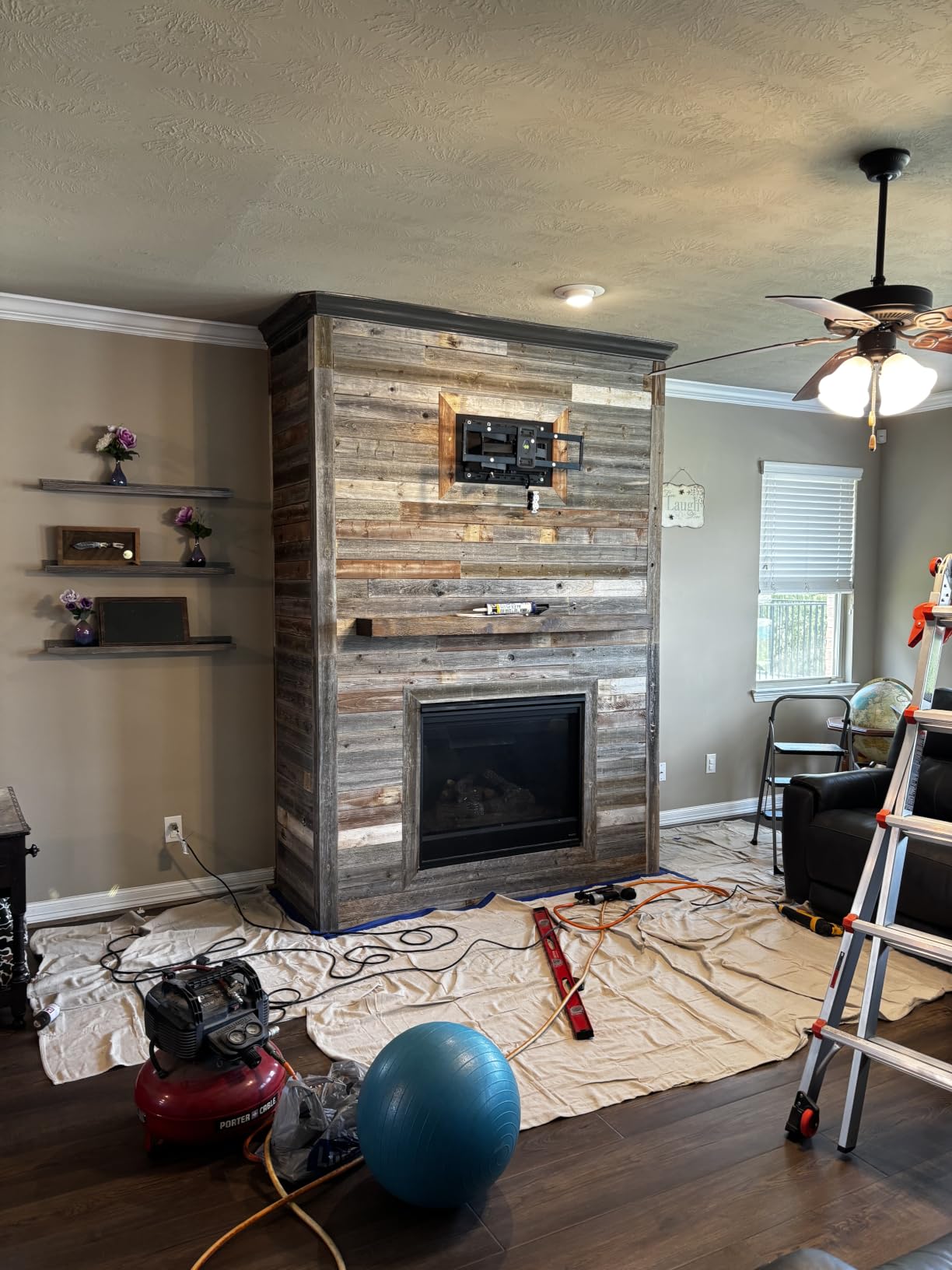 Rockin' Wood Real Wood Nail Up Application Rustic Reclaimed Naturally Weathered Barn Wood Accent Paneling Board Planks for Home Walls (8 Square feet) customer photo 2