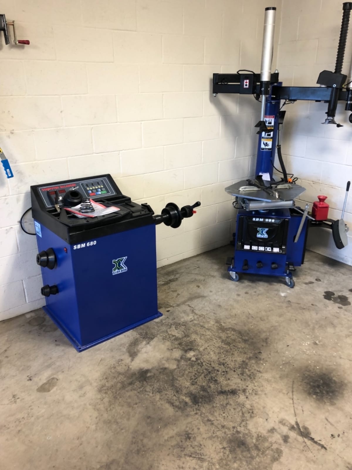 XK Tire Changers Machine and Wheel Balancer Combo, 110V, 988-690 | Max Tire Diameter 37 in, 2.0HP Multi Balancing Modes for Automotive Repair Shops, Home Garages, 36 Month Part Replacements customer photo 2
