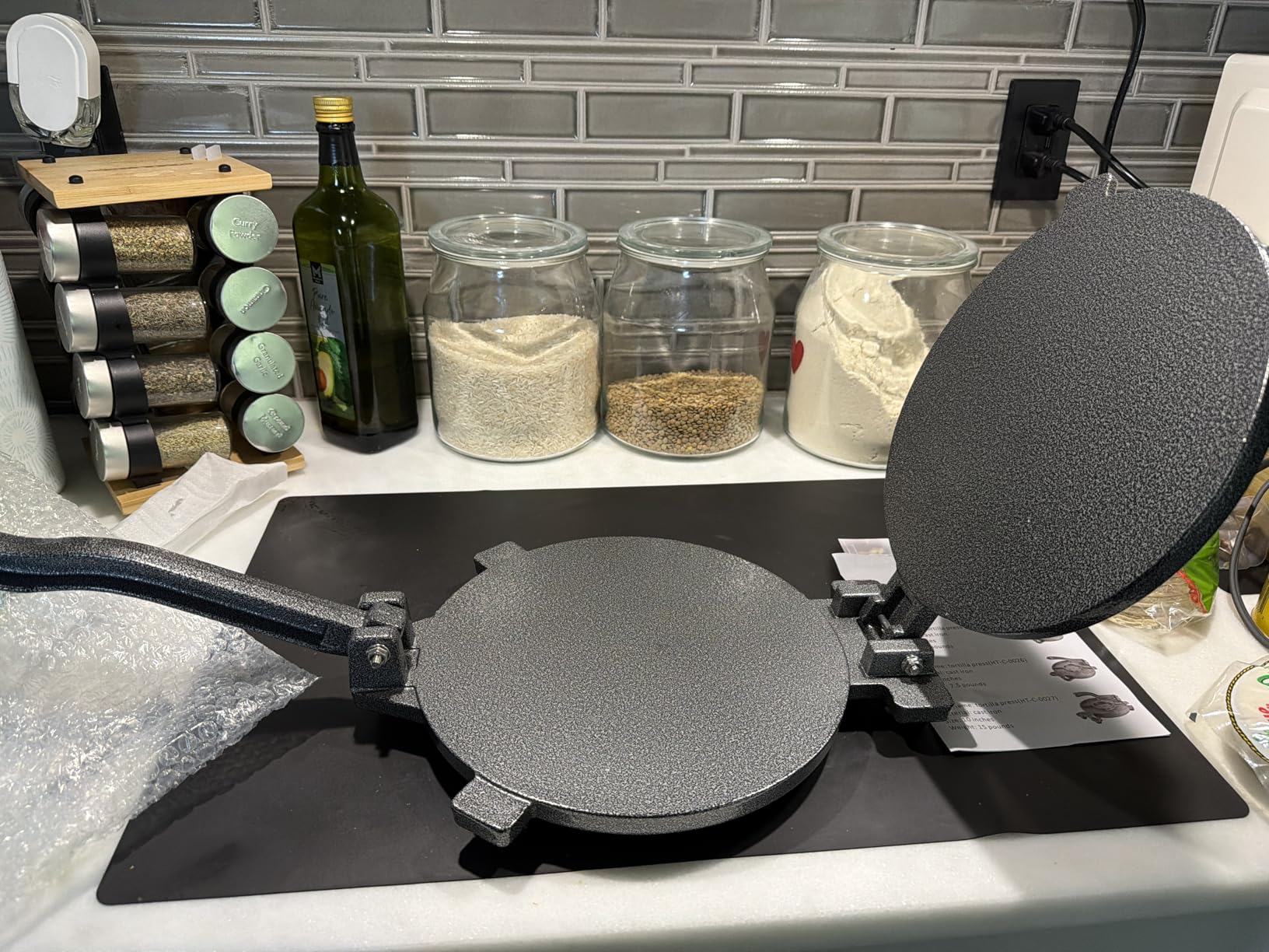 ARC 8-Inch Cast Iron Tortilla Press with 100 Parchment Papers | Rust-Proof Coating & Heavy Duty, Perfect for Homemade Tortillas, Rotis, Quesadillas & Empanadas customer photo 1