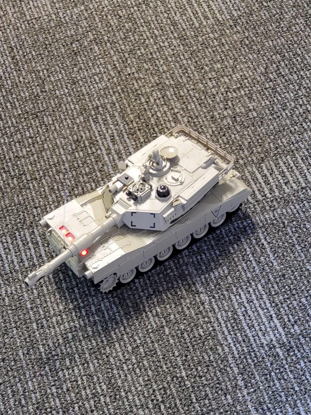 BEAURE Rc Tanks, 1:28 WW2 German Tiger Army Tank Toys, 9 Channels Remote Control Vehicles with Sound and Light, RC Military Toys for Kids Boys Girls (Gray) customer photo 1