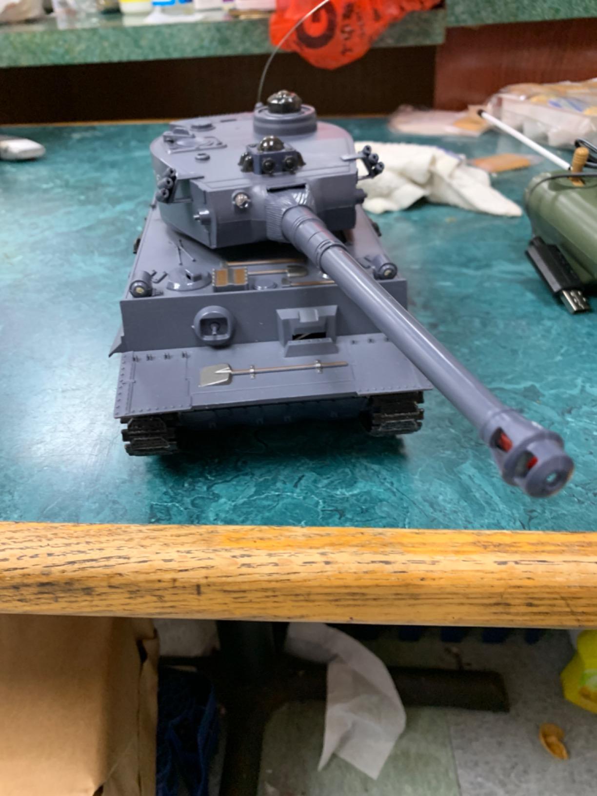 BEAURE Rc Tanks, 1:28 WW2 German Tiger Army Tank Toys, 9 Channels Remote Control Vehicles with Sound and Light, RC Military Toys for Kids Boys Girls (Gray) customer photo 2