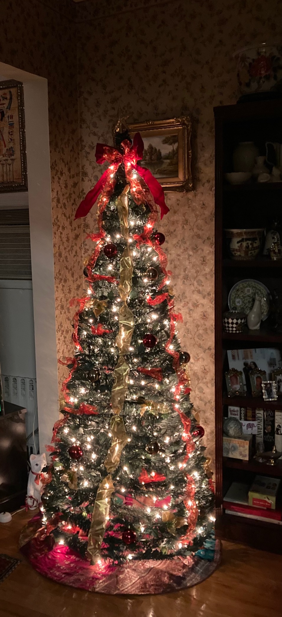 PREXTEX 6 ft Fully Decorated Christmas Tree, Gold and Red Collapsible Christmas Tree with 350 Warm Lights, Bows, Ornaments, Holly Leaves and More, Pop Up Xmas Trees with Lights customer photo 1