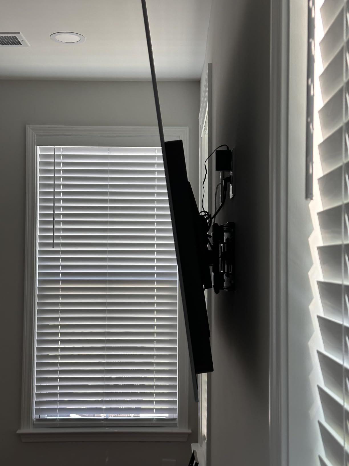 Full Motion TV Wall Mount for Most 37