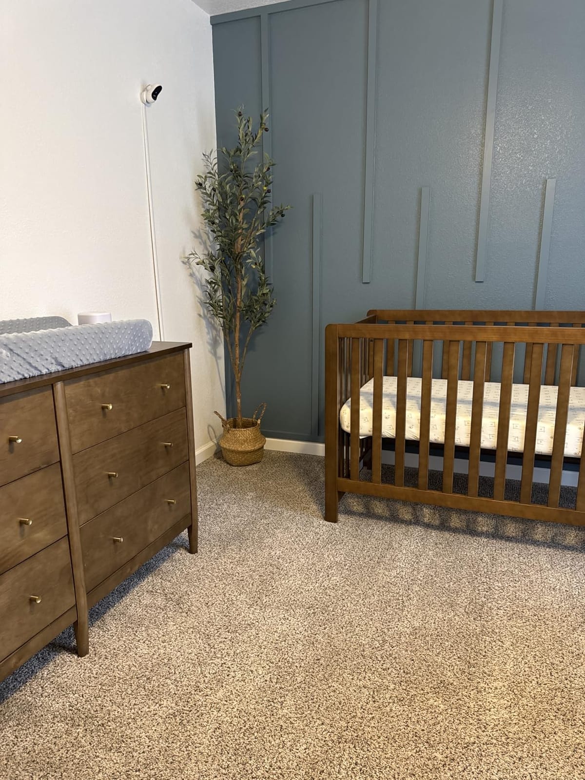 DaVinci Carter's Colby Low-Profile 4-in-1 Baby Crib, Washed Natural | GREENGUARD Gold Certified, Converts to Toddler Bed, Daybed & Full-Size Bed, 4 Adjustable Mattress Heights - Easy to Assemble customer photo 2